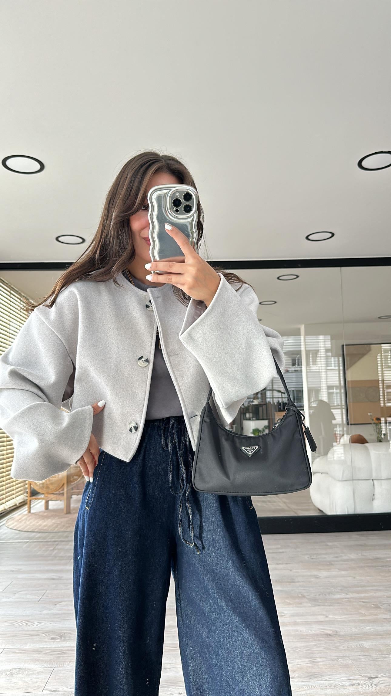 Gri Yan Düğme Detaylı Marka Model Crop Kaşe Ceket