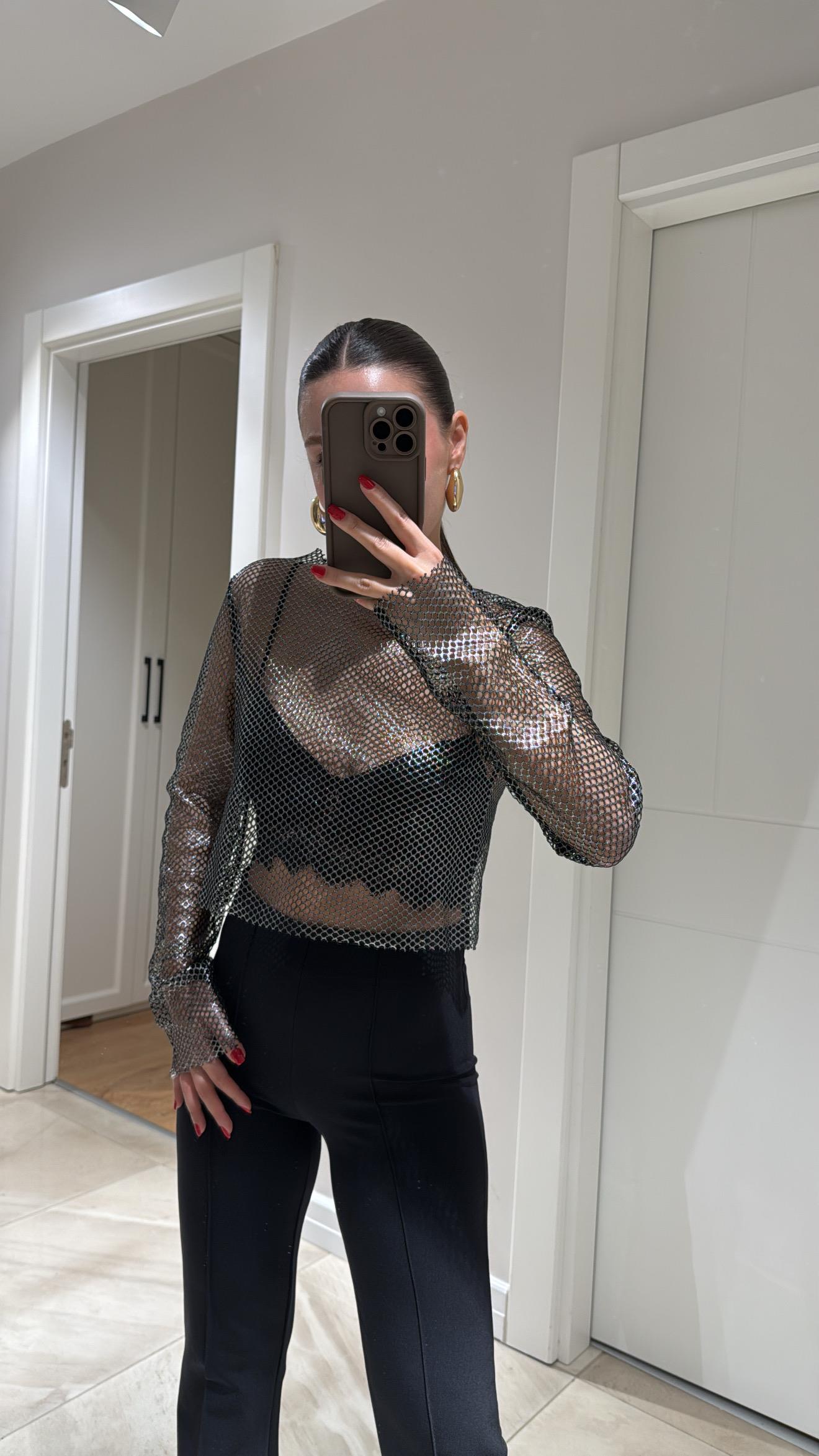 Gümüş File Detaylı Kesik Model Bluz