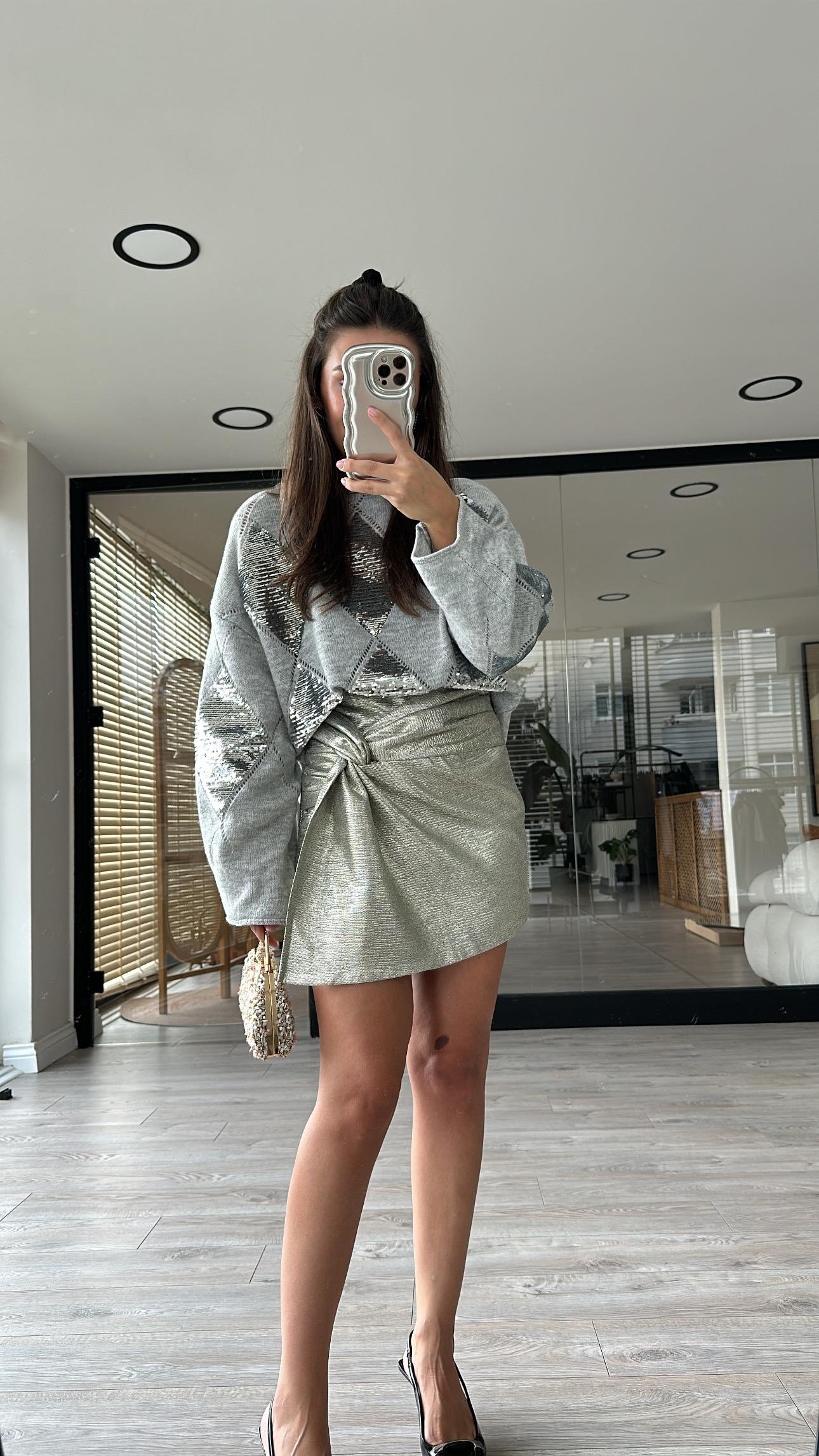 Gümüş Ön Düğüm Detaylı Şort Etek