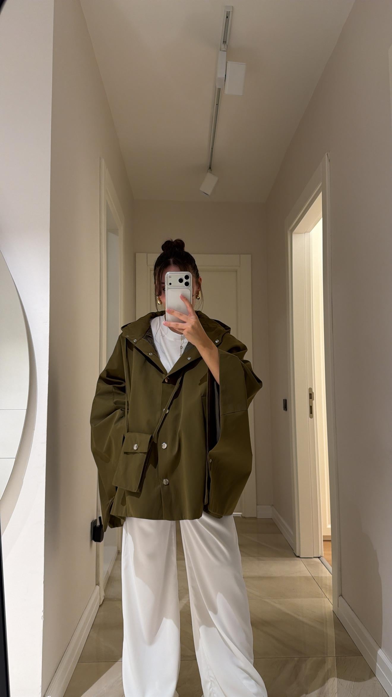 Haki Aksesuar Detaylı Çıtçıtlı Panço