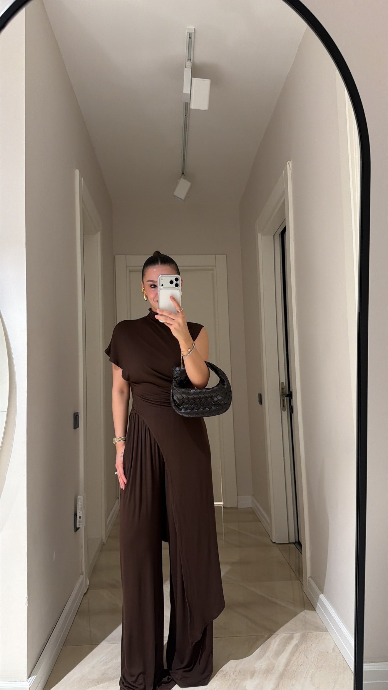 Kahve Asimetrik Kesim Kolsuz Marka Model Bluz