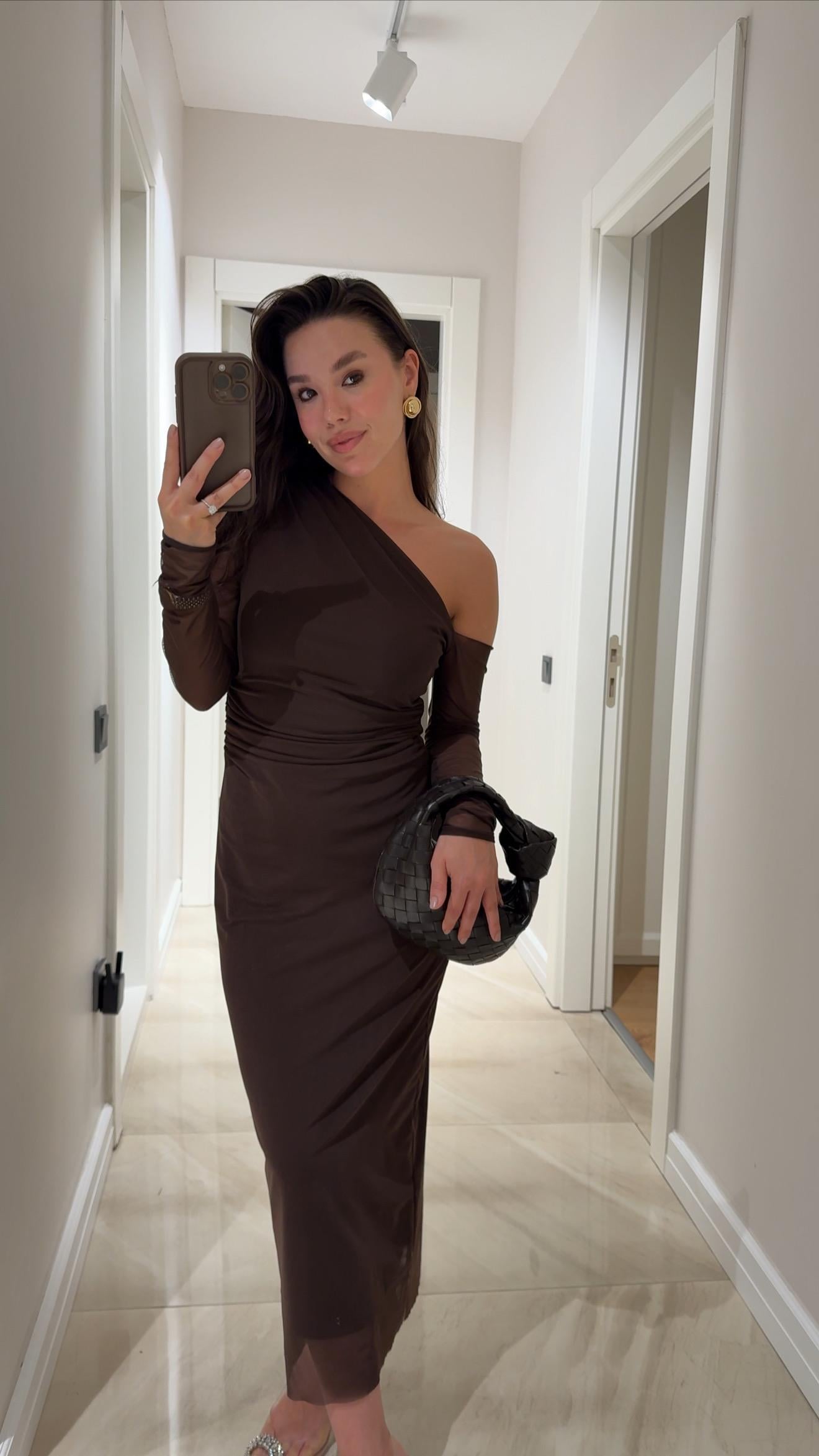 Kahve Asimetrik Yaka Tül Midi Boy Elbise
