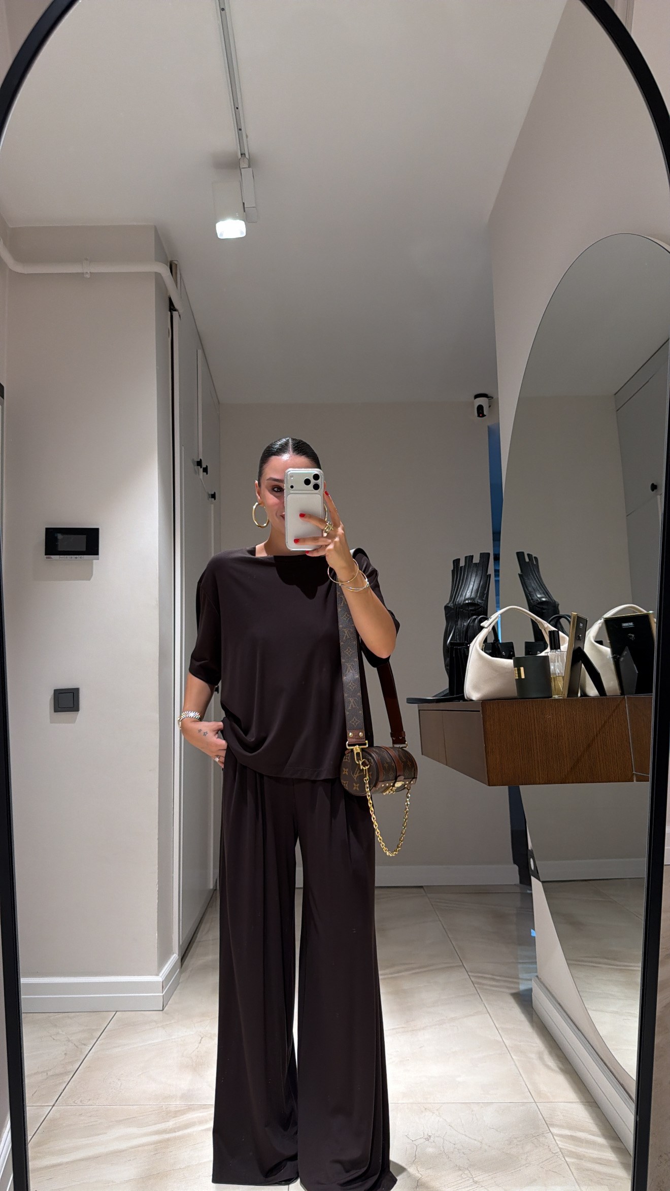 Kahve Bisiklet Yaka Tişört Pantolon Takım