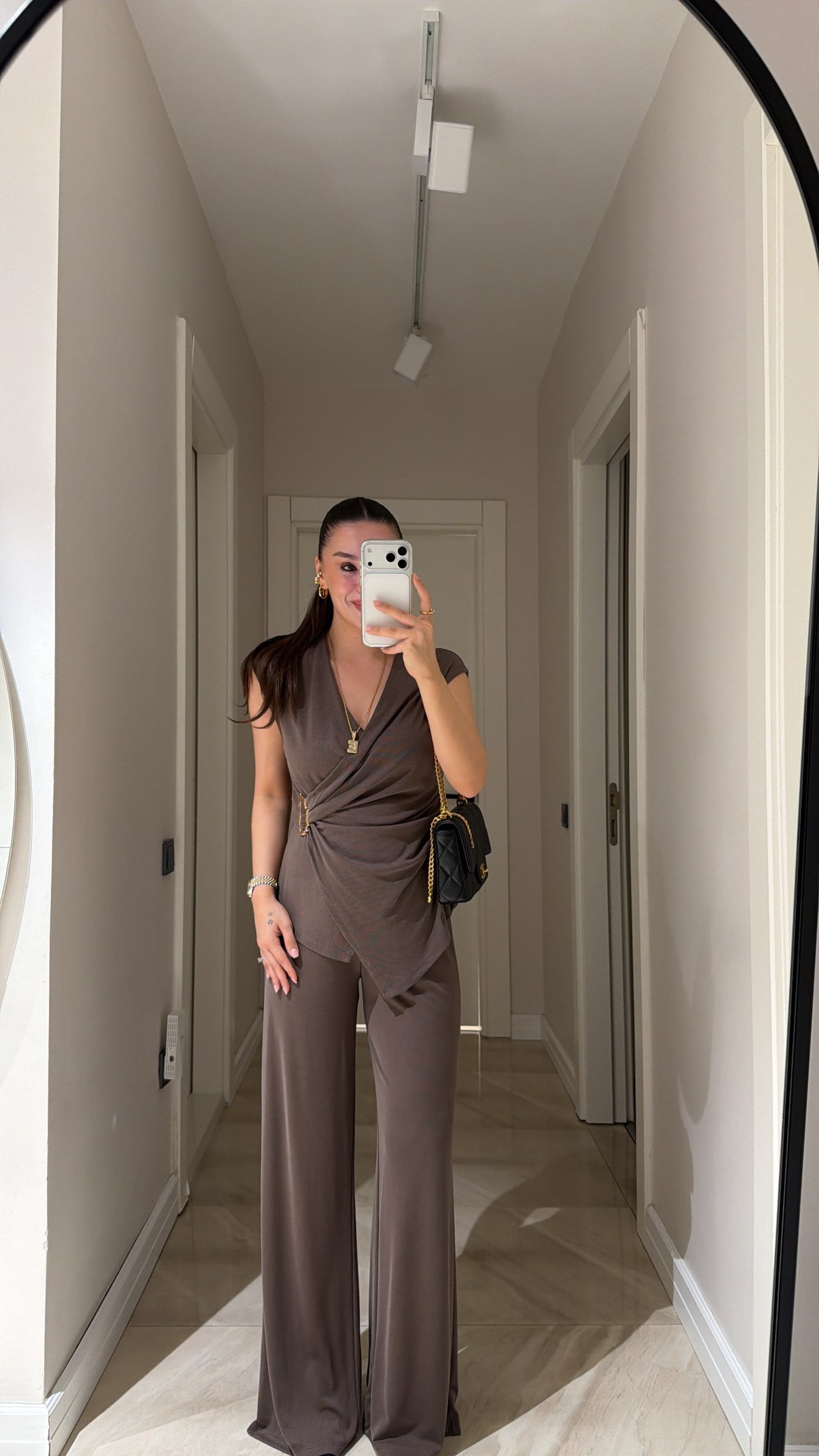Kahve Kruvaze Yaka Toka Detaylı Pantolon Takım