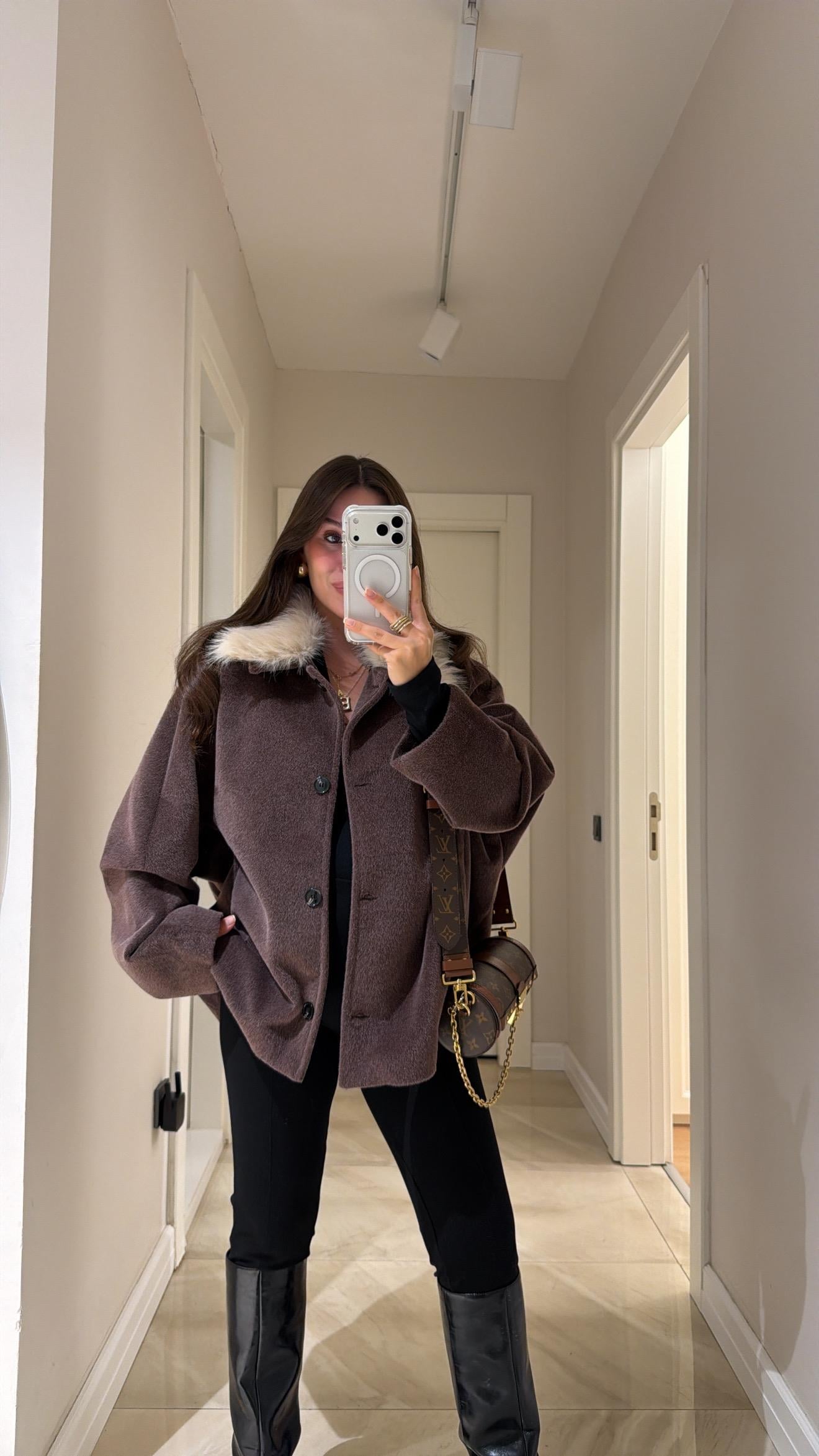 Kahve Ön Düğmeli Kürklü Kaşe Ceket