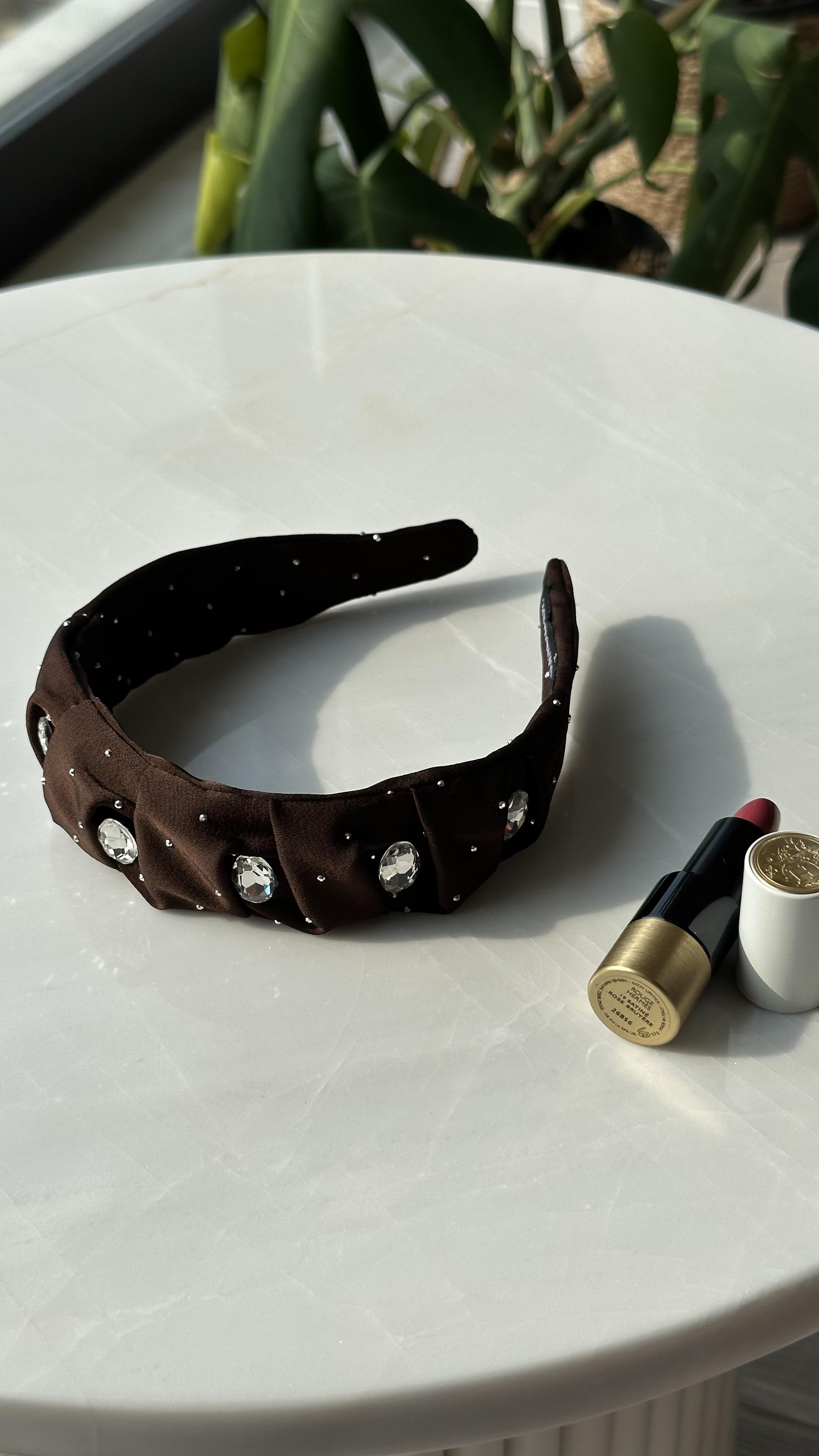 Kahve Taşlı Saten Taç