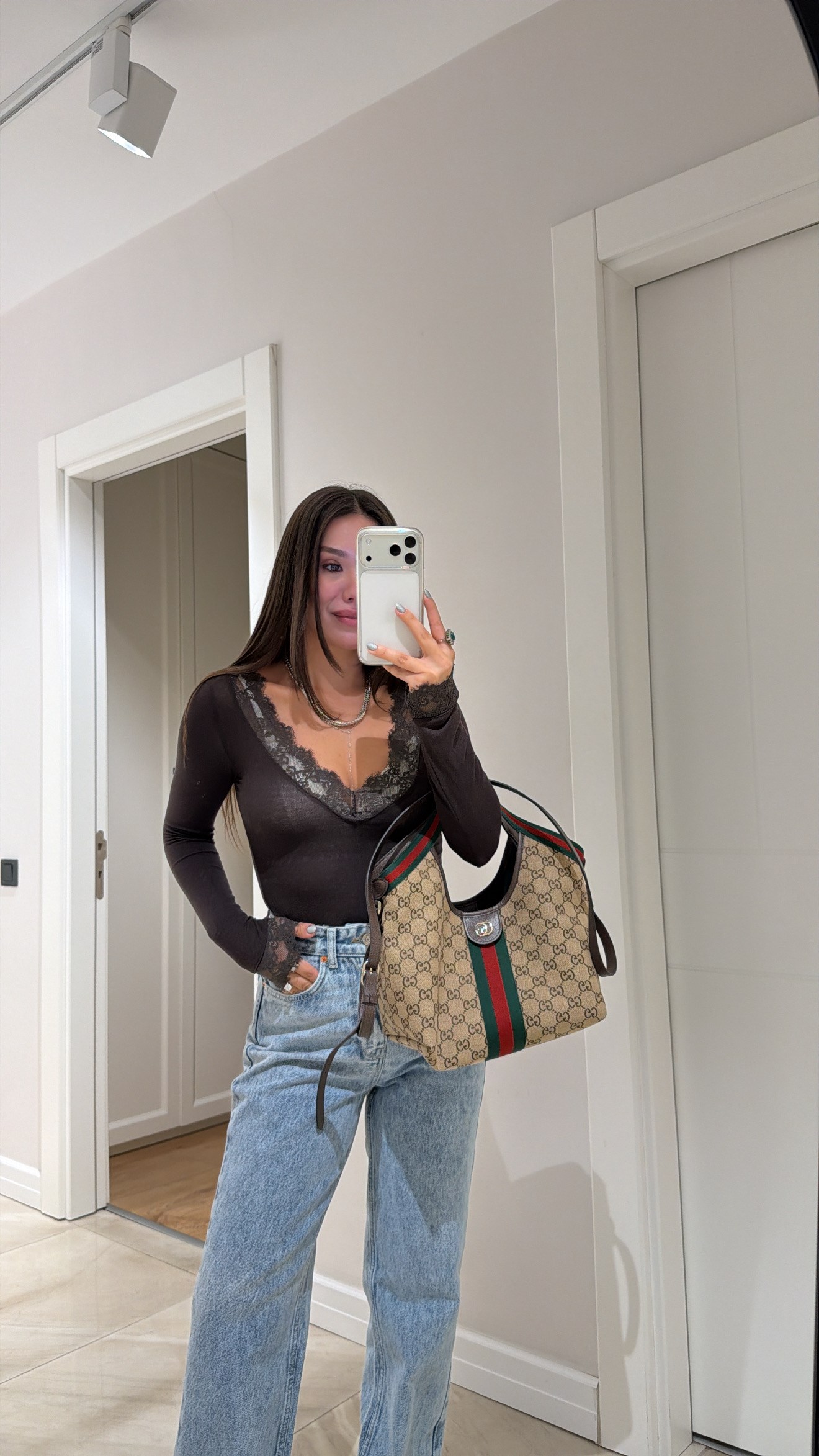 Kahve V Yaka Dantel Detaylı Marka Model Bluz