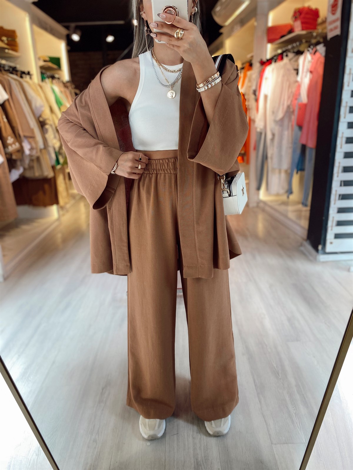 Kahverengi Kimonolu Takım