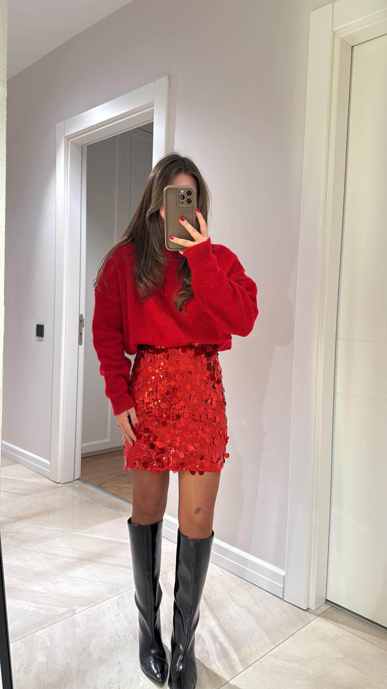 Kırmızı Renk Büyük Payetli Marka Model Etek 