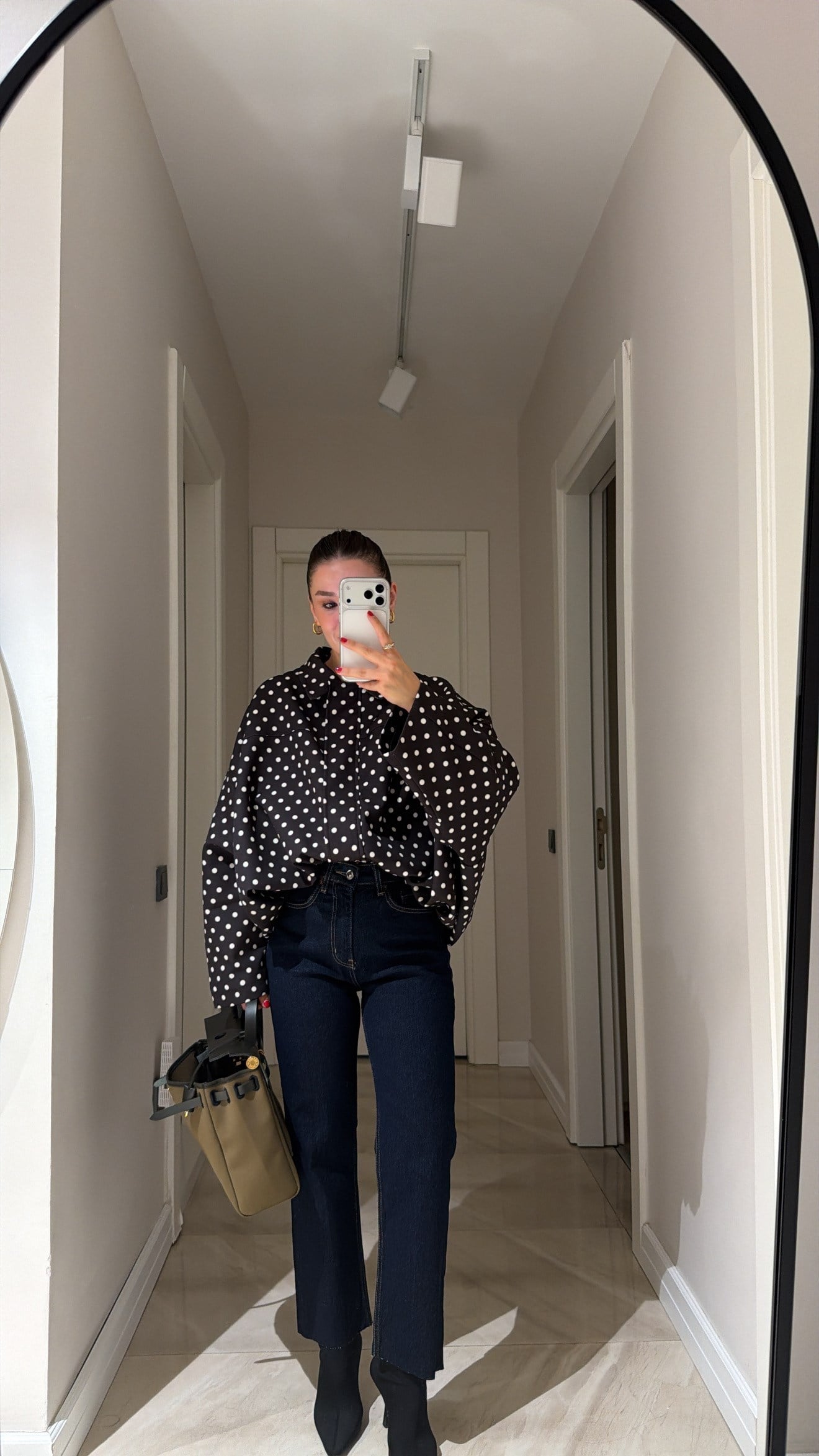 Koyu Lacivert Dikiş Detaylı Kesik Paça Marka Model Jean