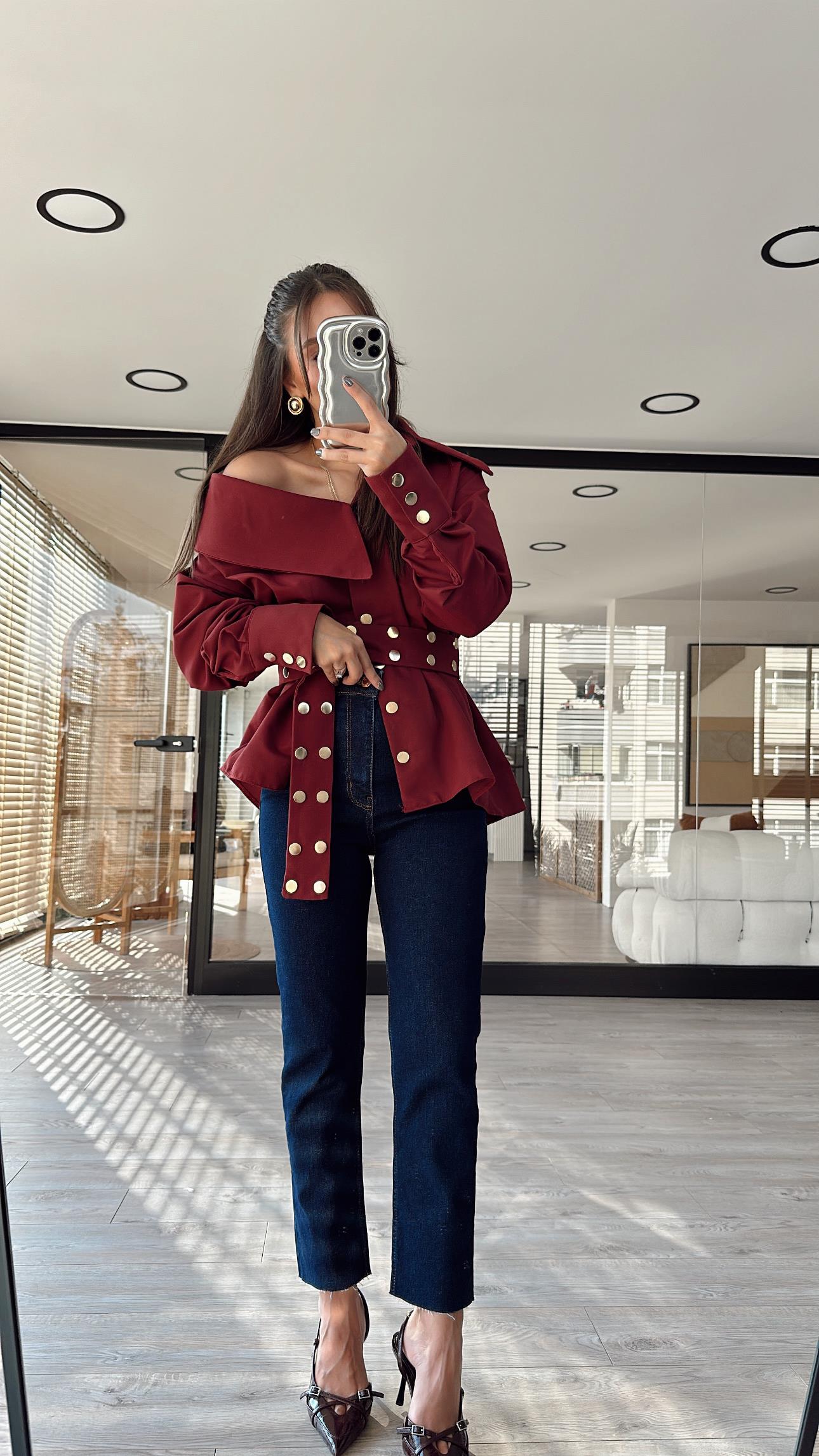 Koyu Lacivert Marka Model Kesik Paça Mom Jean