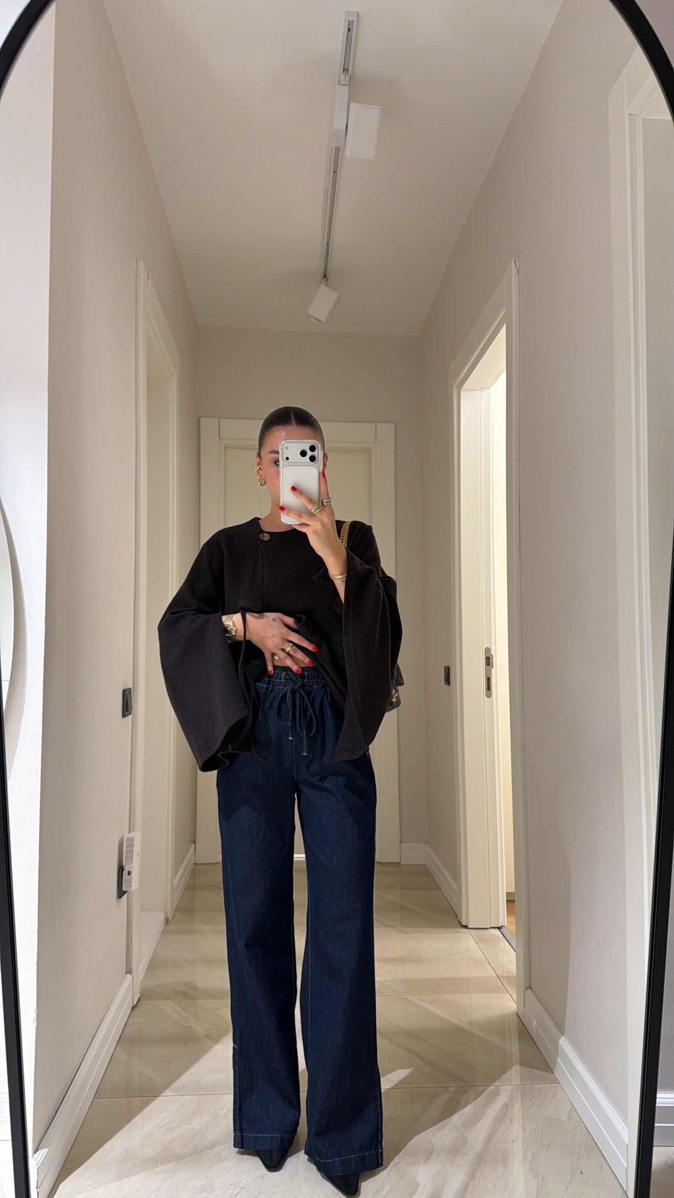Koyu Lacivert Yan Yırtmaçlı Marka Model Denim Pantolon