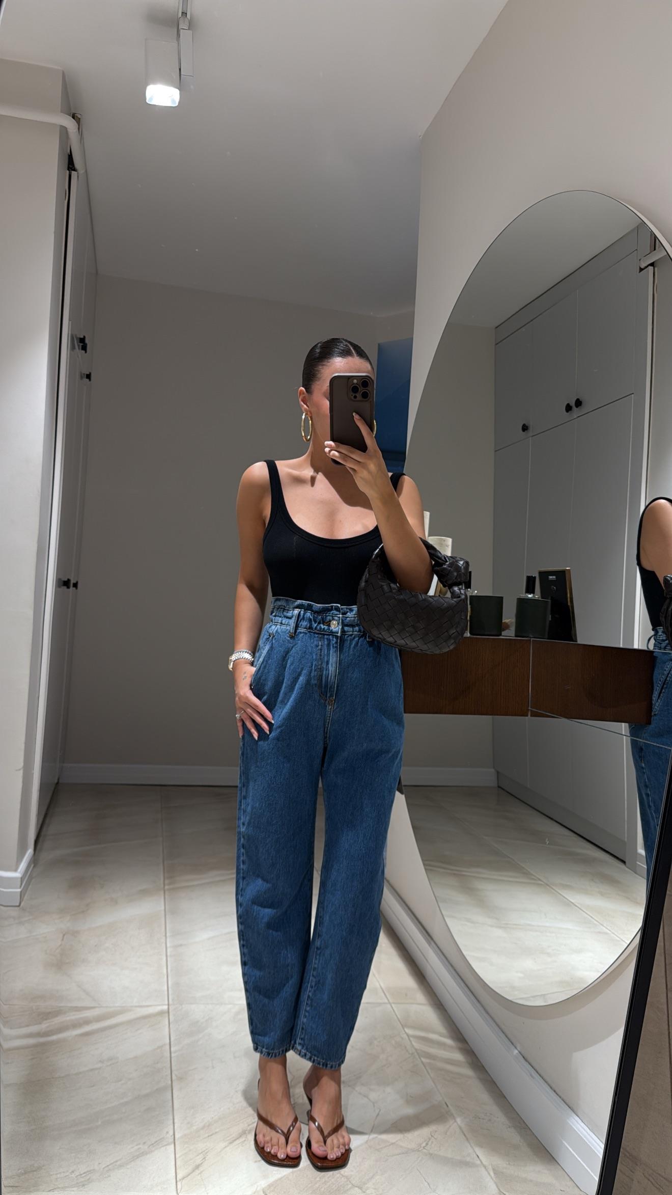 Koyu Mavi Bel Lastik Detaylı Marka Model Mom Jean