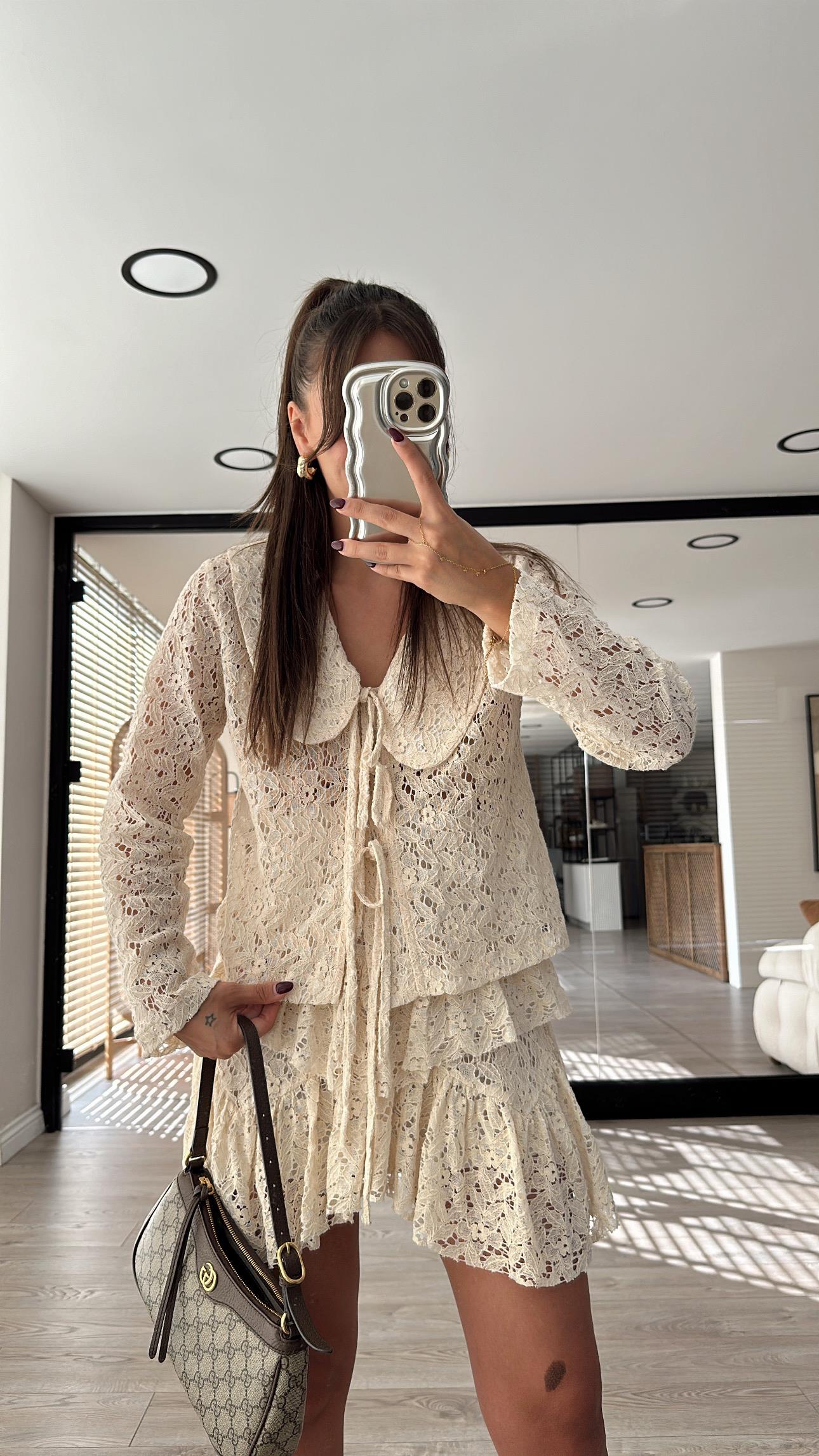 Krem Bağlamalı Dantelli Bluz