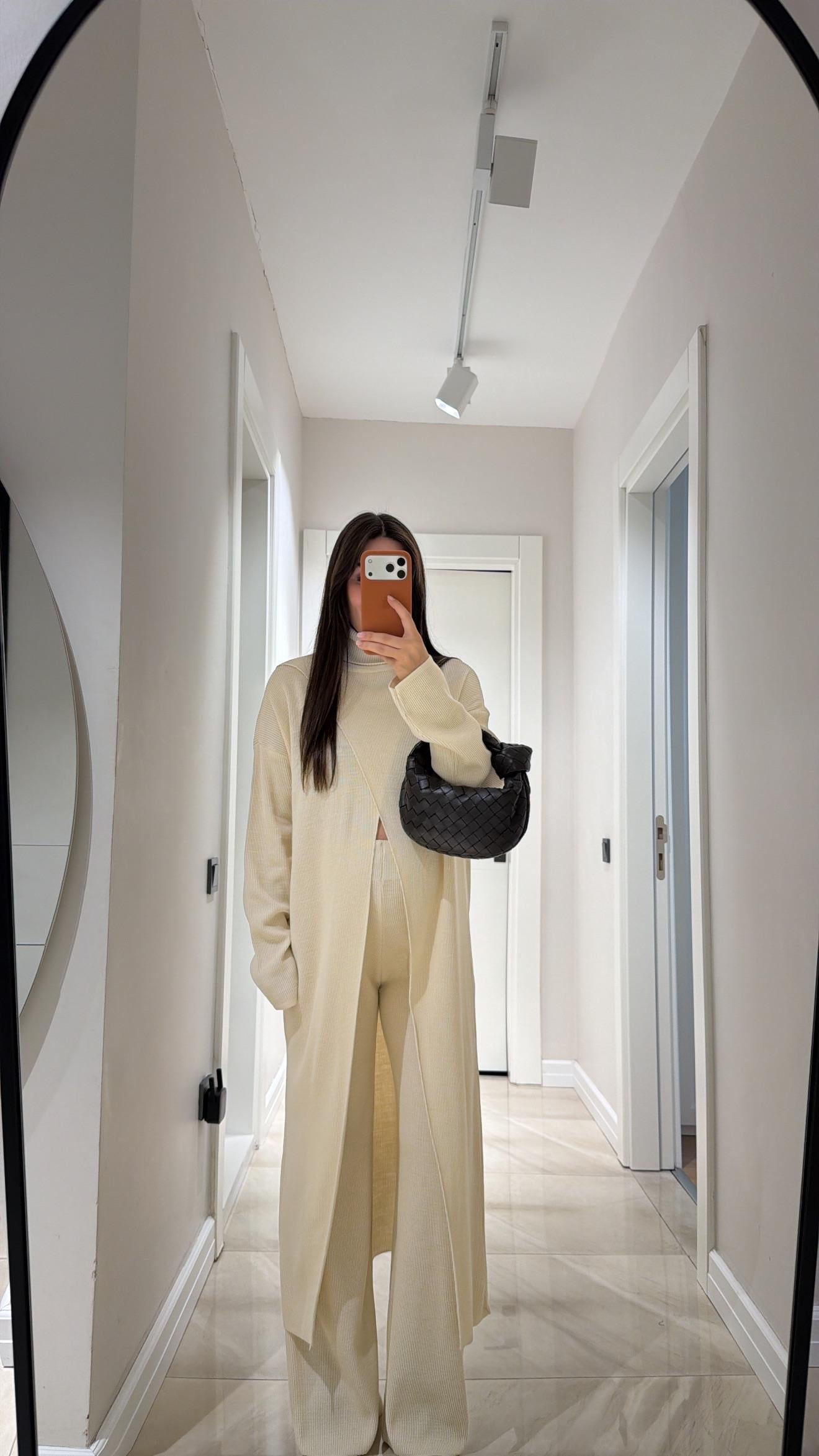 Krem Balıkçı Yaka Çapraz Triko Pantolon Takım