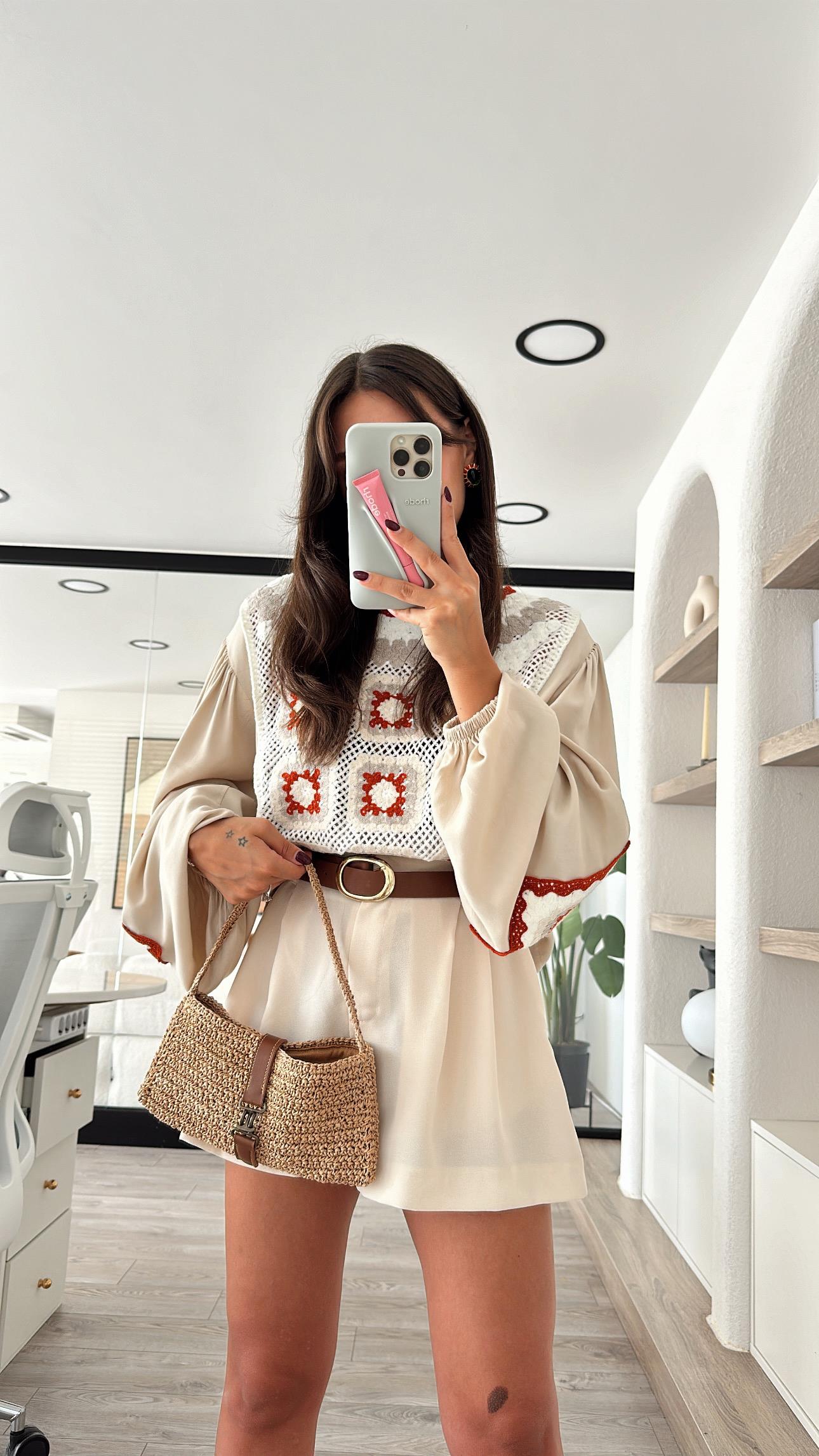 Krem Cep Detaylı Pileli Şort 