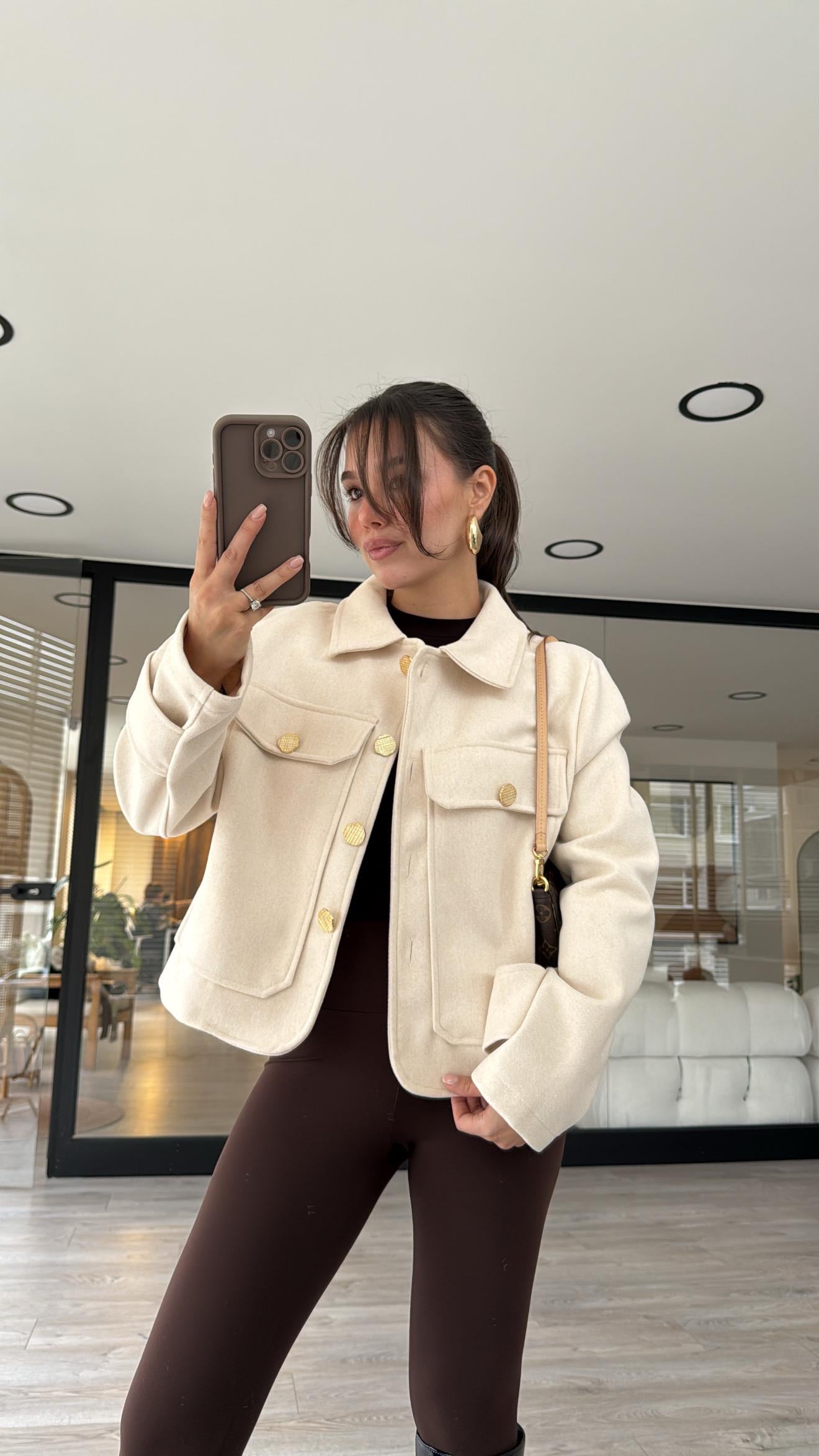 Krem Gold Düğmeli Kaşe Ceket