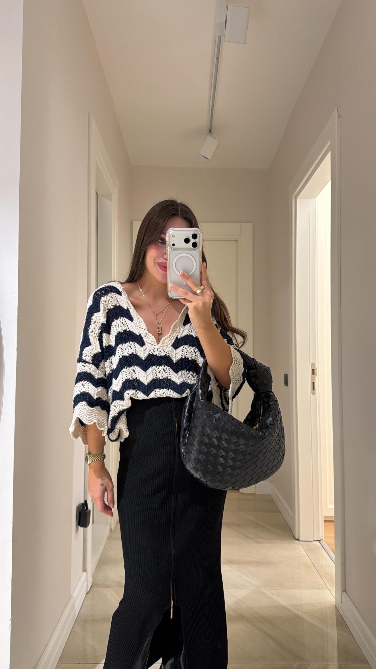 Krem Lacivert V Yaka Ajurlu Triko Kazak