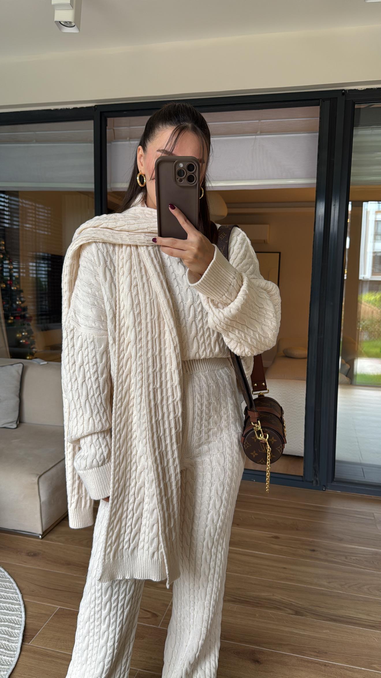 Krem Saç Örgülü Pantolonlu Takım 