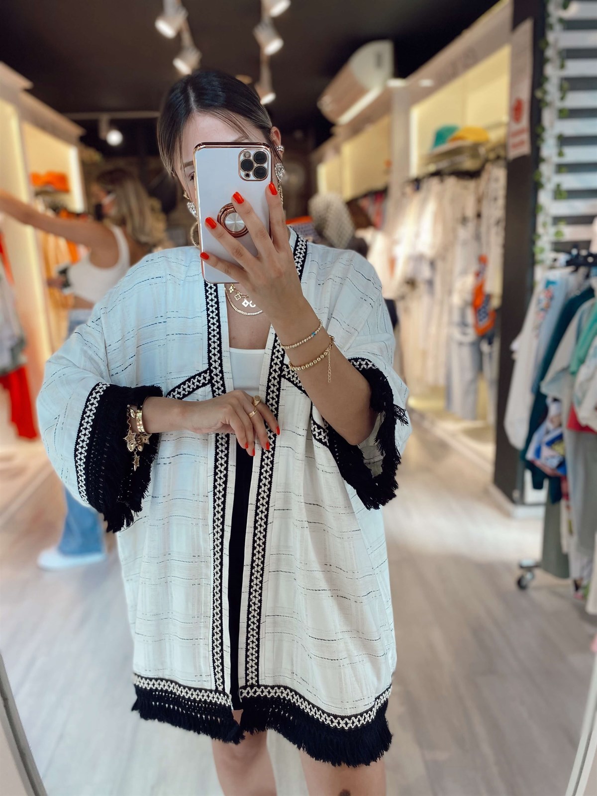 Krem Siyah Hasır İşlemeli Püsküllü Kimono