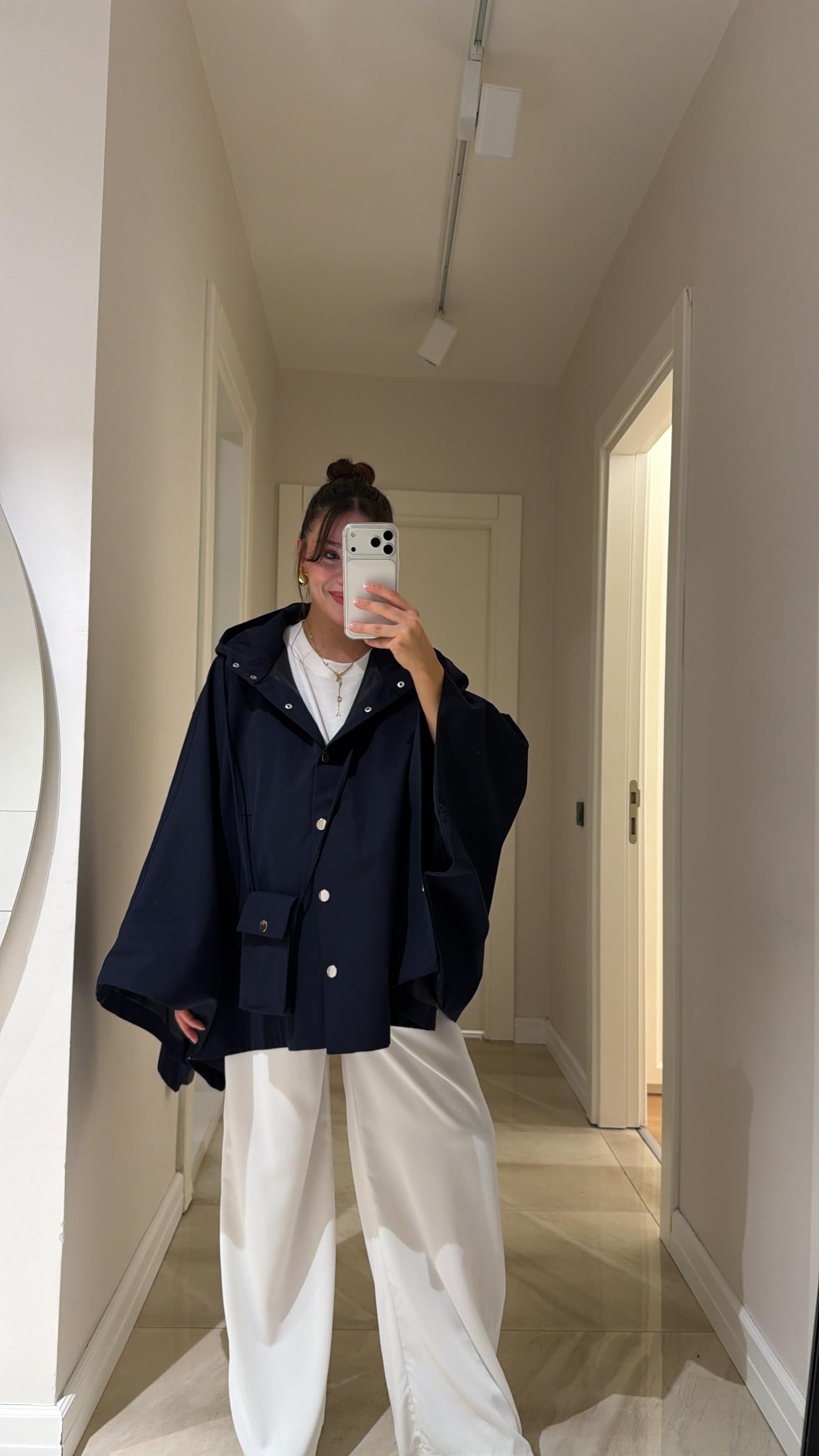 Lacivert Aksesuar Detaylı Çıtçıtlı Panço