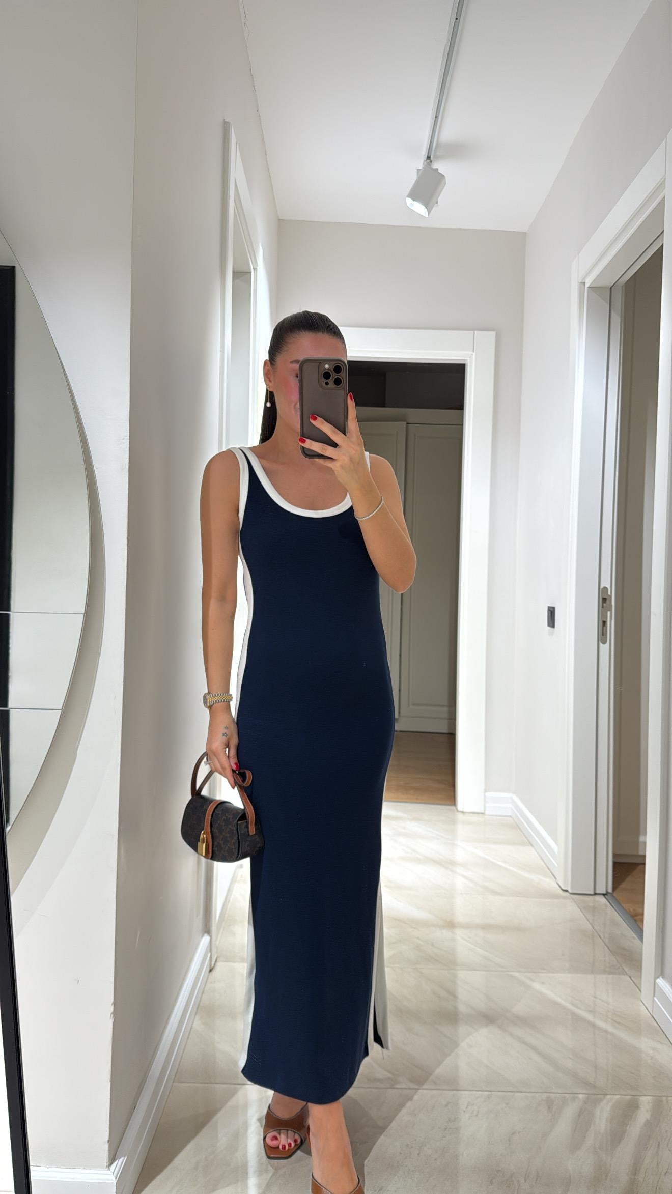 Lacivert Beyaz Biyeli Marka Model Yırtmaçlı Midi Boy Elbise