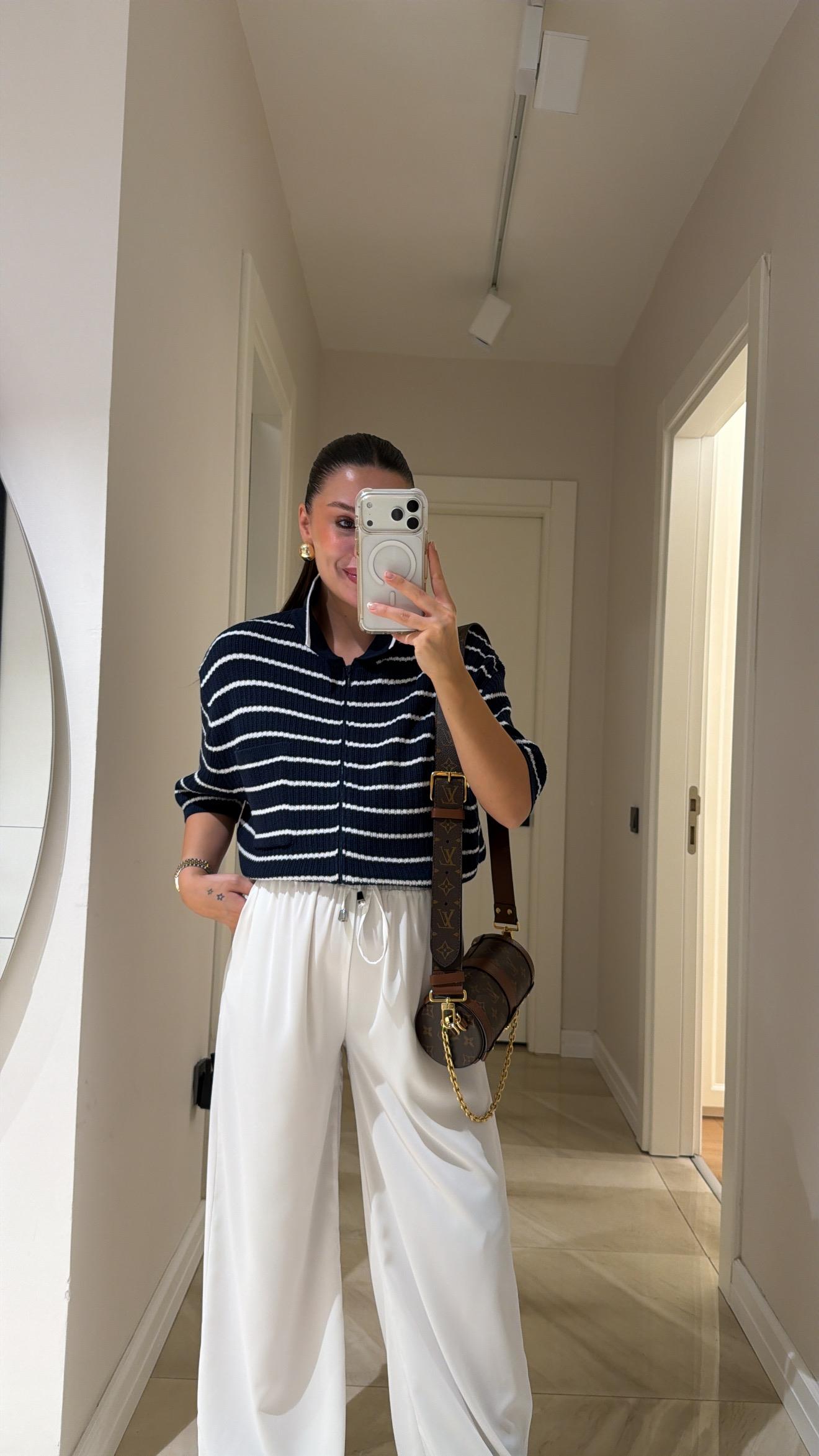 Lacivert Ekru Ön Fermuarlı Marka Model Kazak