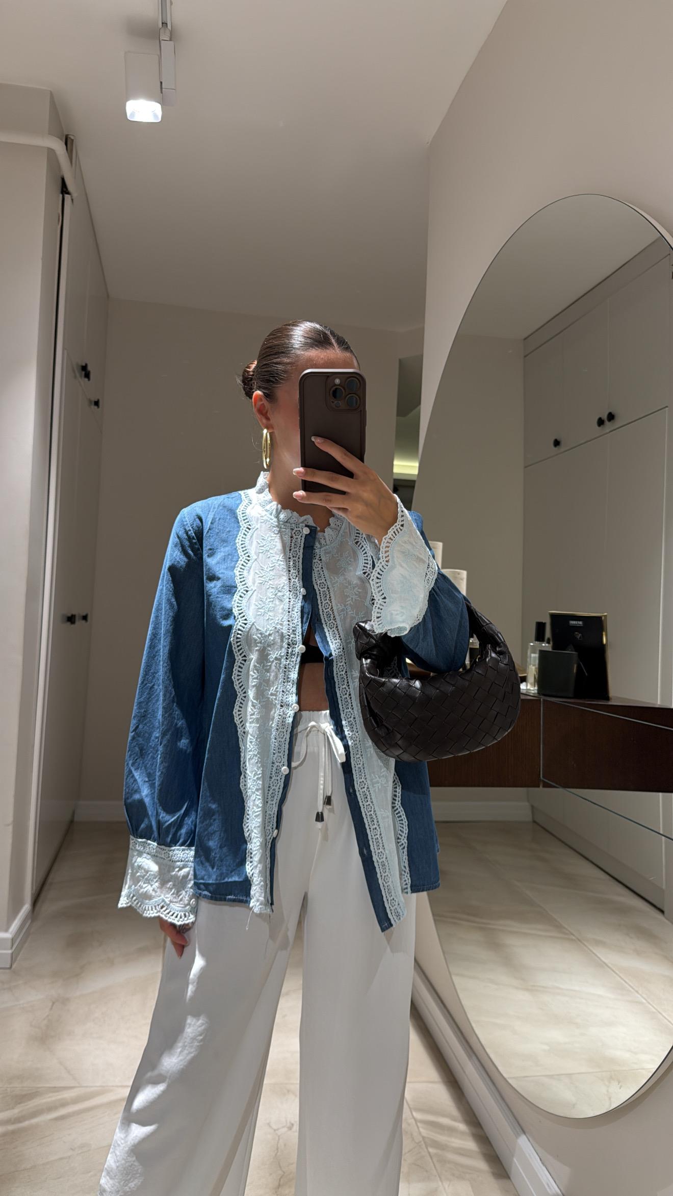 Mavi Dantel İşlemeli Denim Gömlek