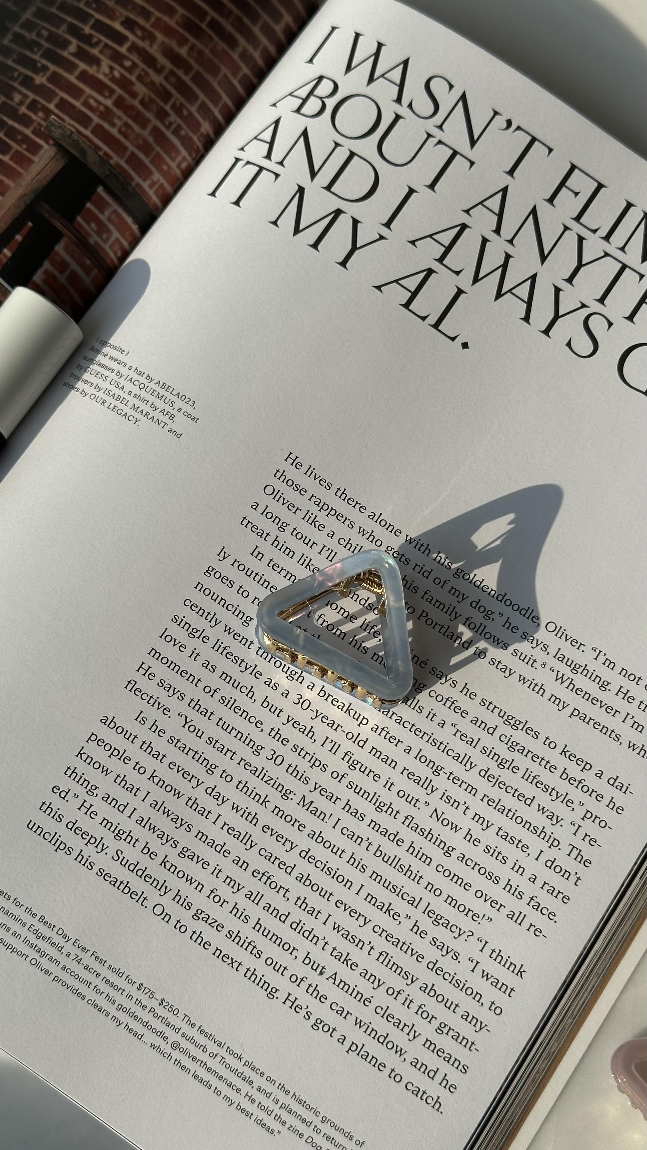 Mavi Hologramlı Üçgen Mandal Toka