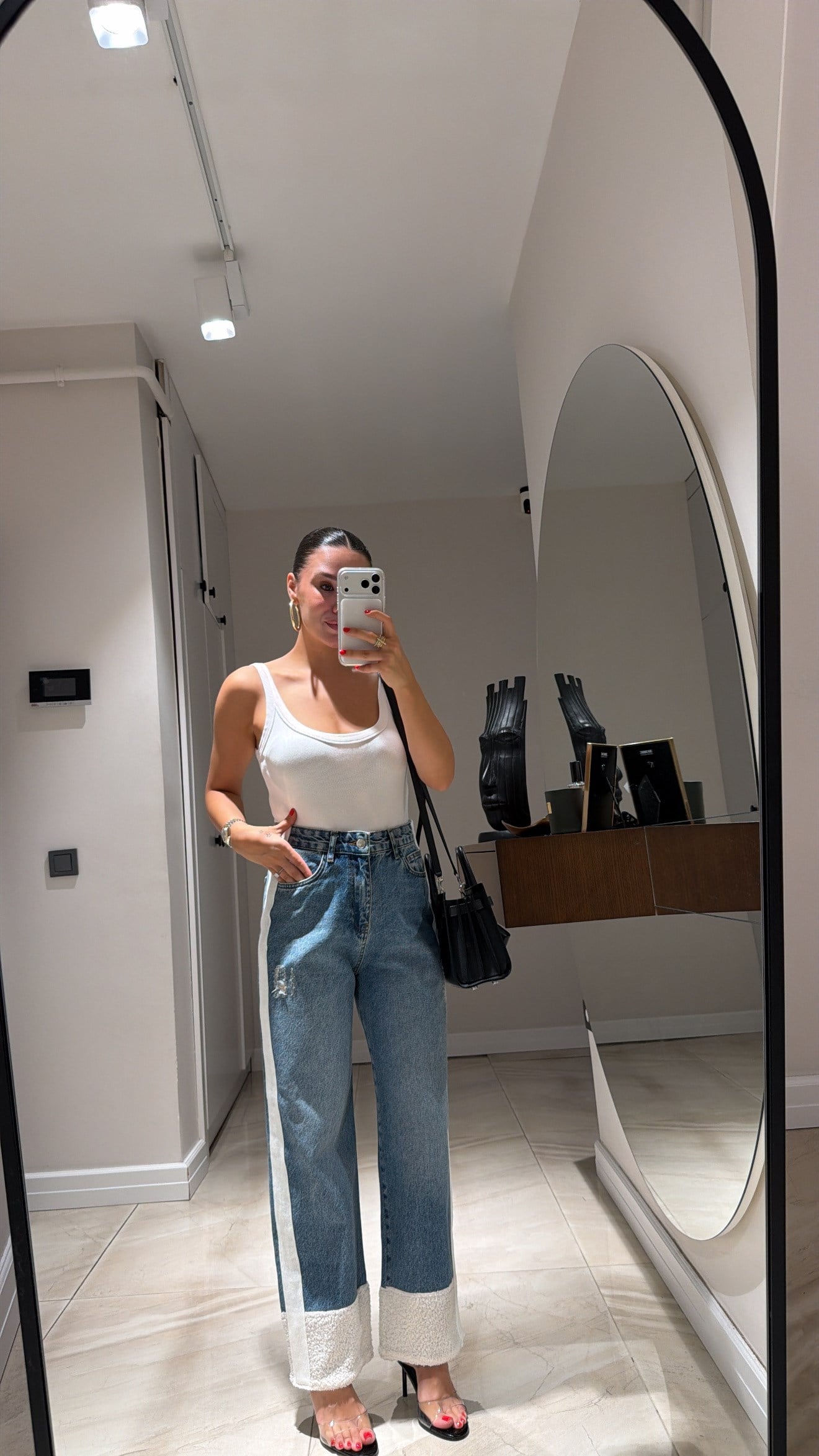 Mavi Paça Peluş Detaylı Şeritli Denim Pantolon