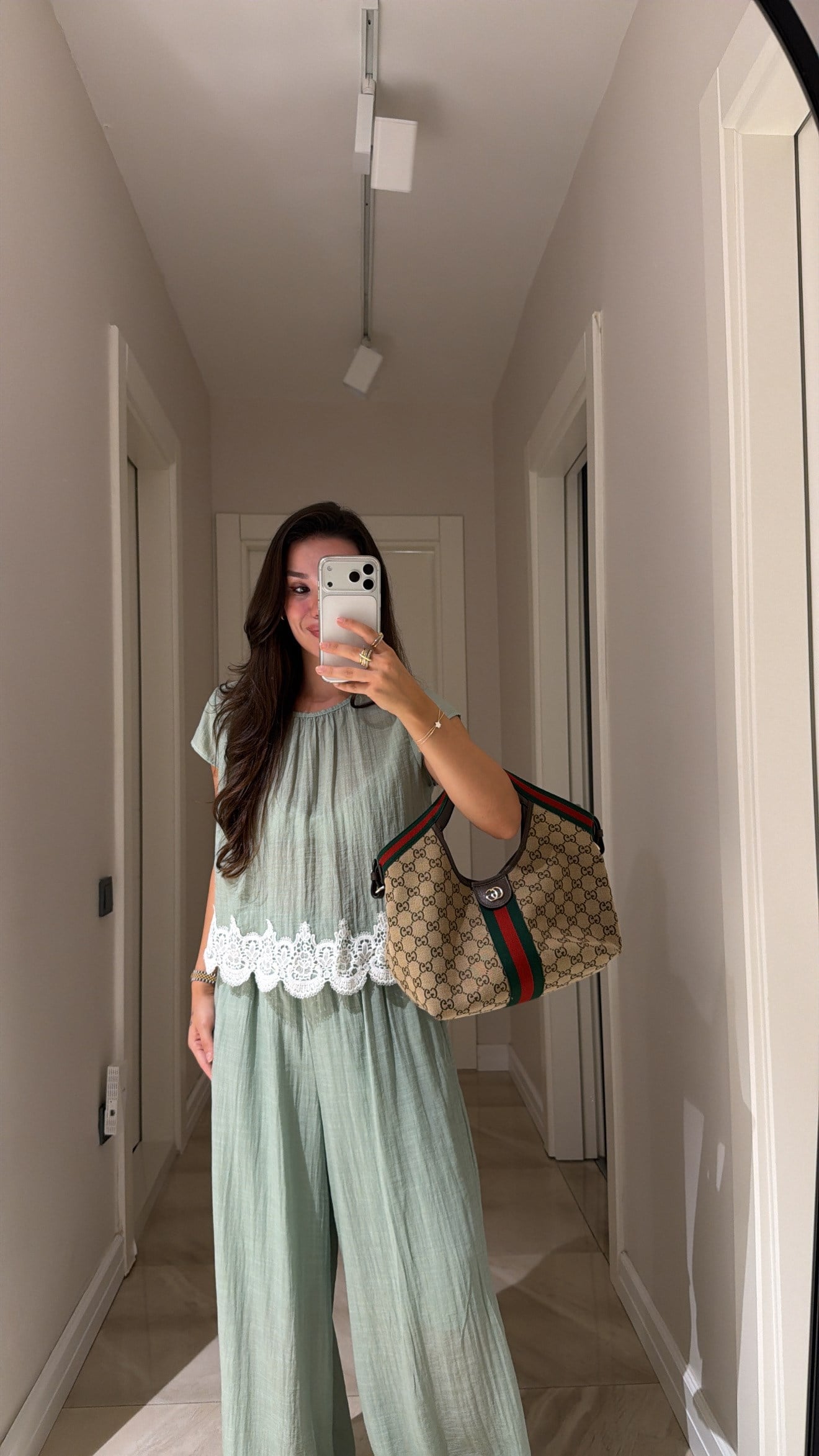 Mint Yeşili Eteği Dantelli Bluz