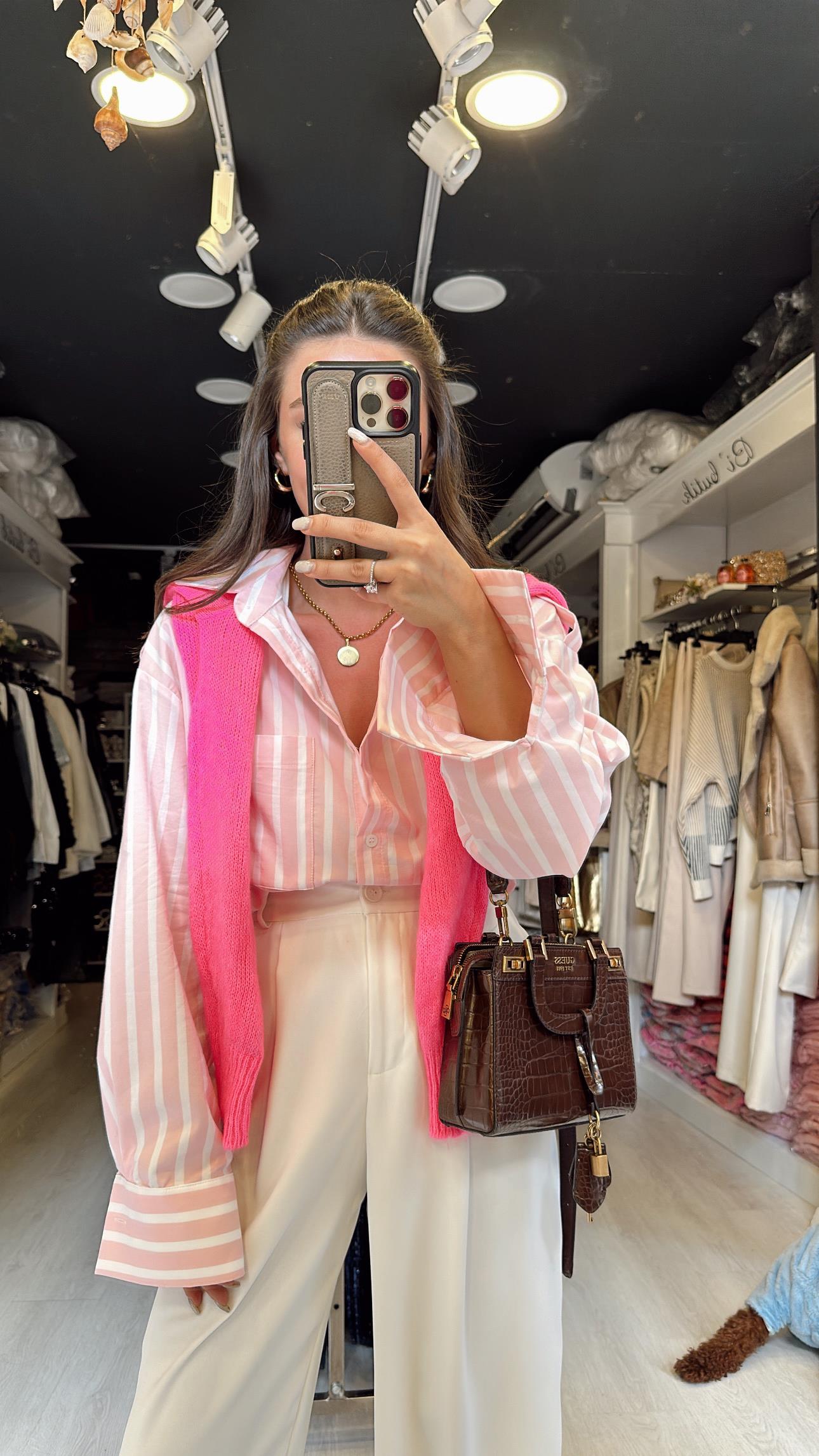 Pembe Beyaz Dik Çizgili Apolet Detaylı Gömlek