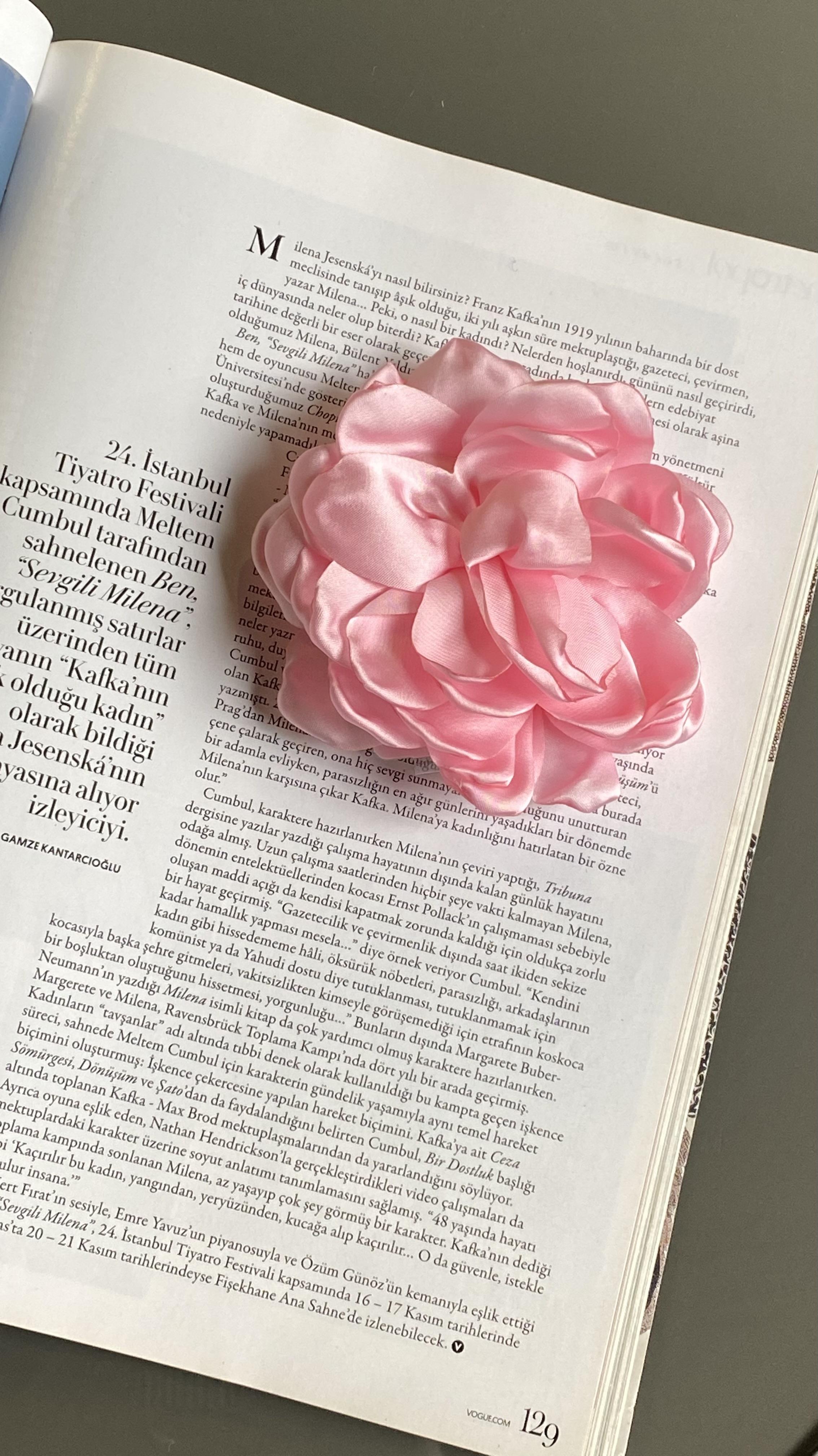 Pembe Çiçek Model Büyük Broş