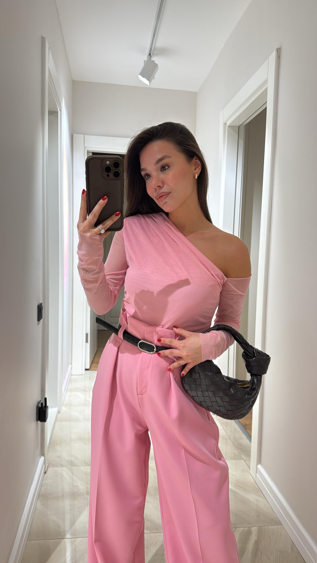 Pembe Düşük Omuz Detaylı Drapeli Tül Bluz