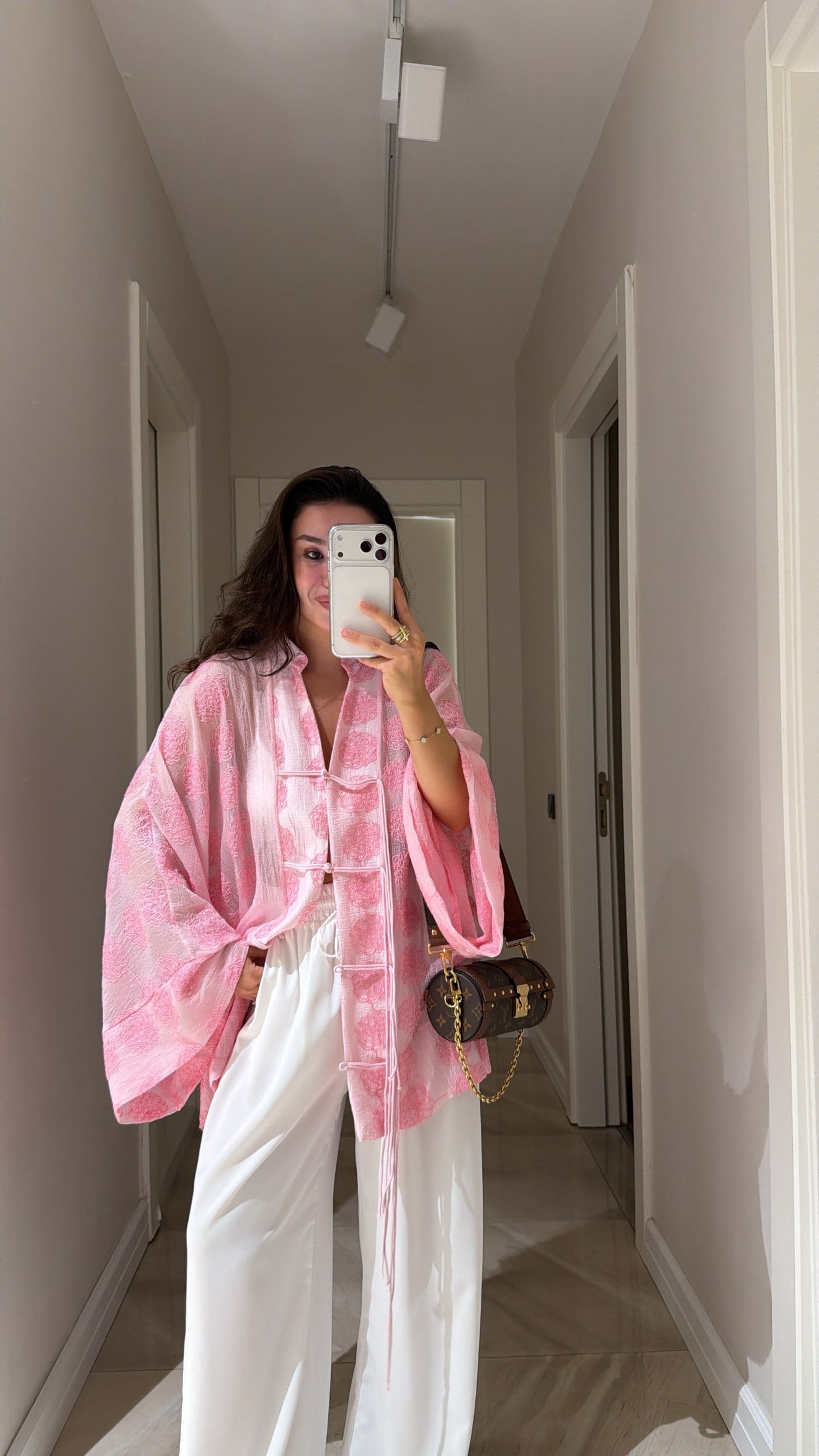 Pembe İp Bağcıklı Brodeli Gömlek