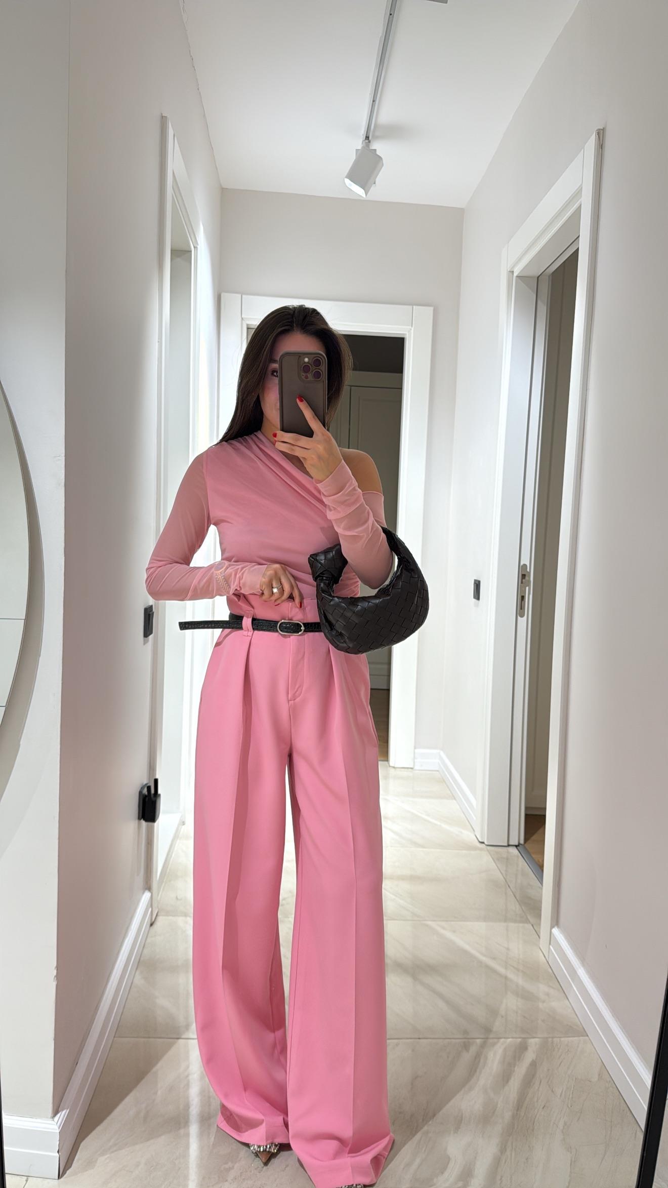 Pembe Kemer Detaylı Geniş Paça Pantolon