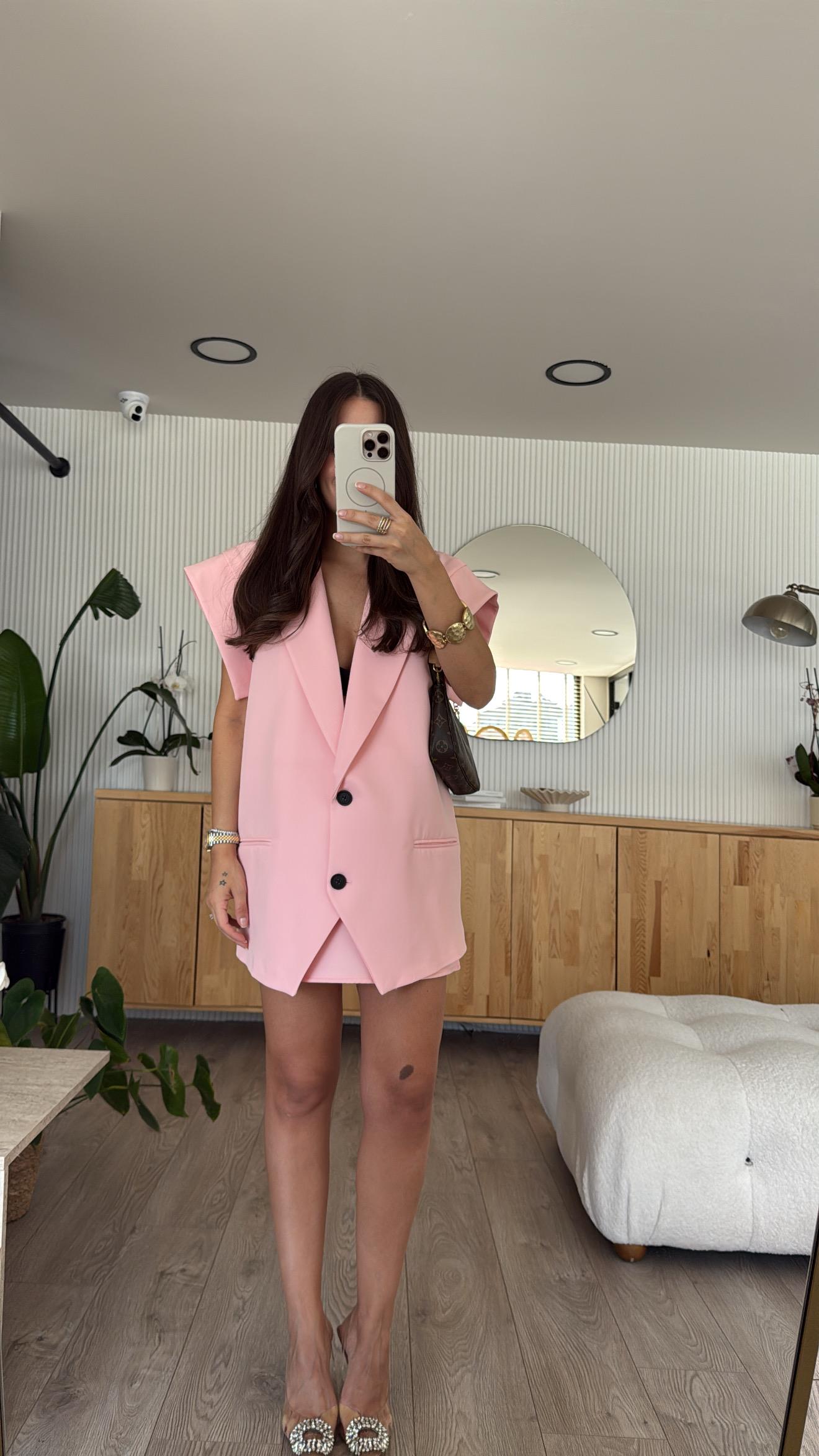 Pembe Kol Detaylı Yelekli Etek Takım