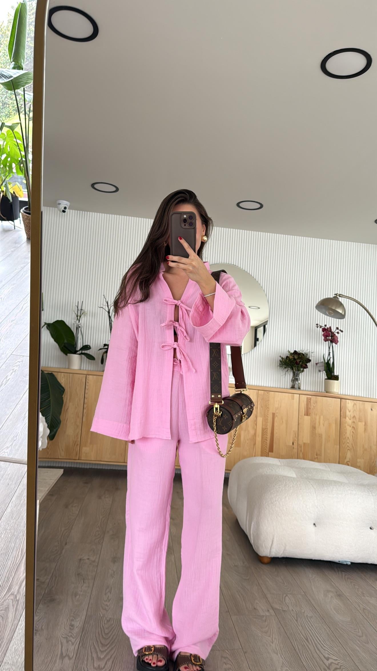 Pembe Ön Bağlama Detaylı Marka Model Müslin Takım 