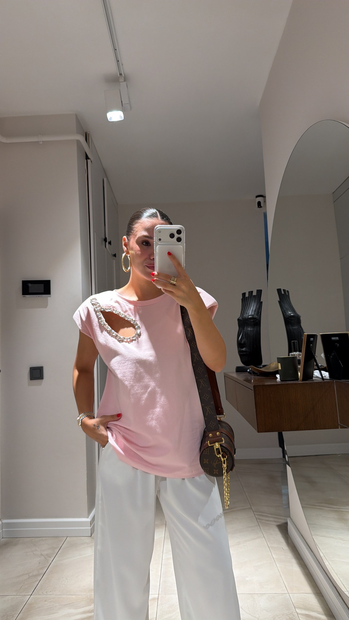 Pembe Taş Dekolteli Vatkalı Tişört 