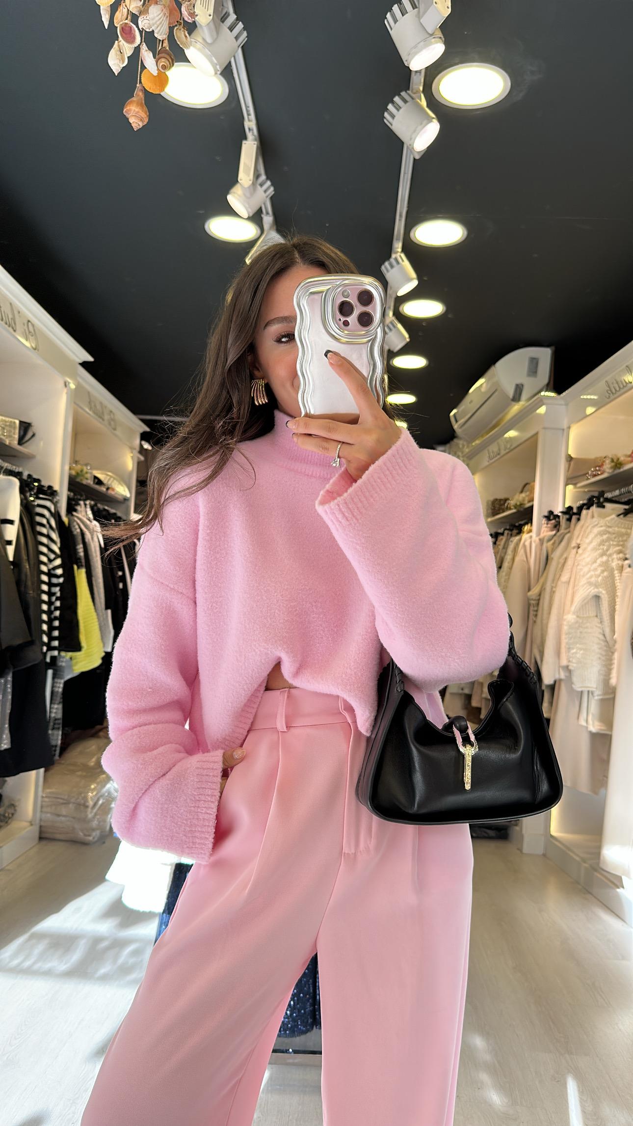Pembe Yumuşak Dokulu Dik Yaka Dilvin Crop Kazak 