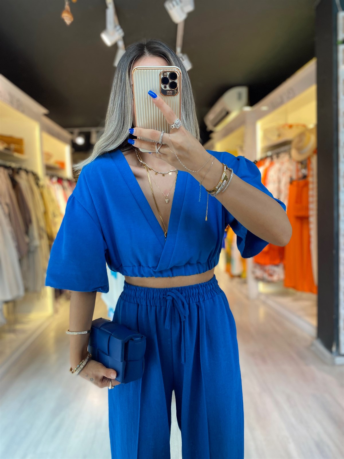 Saks Mavi V Yaka Beli Büzgülu Keten Crop Bluz 