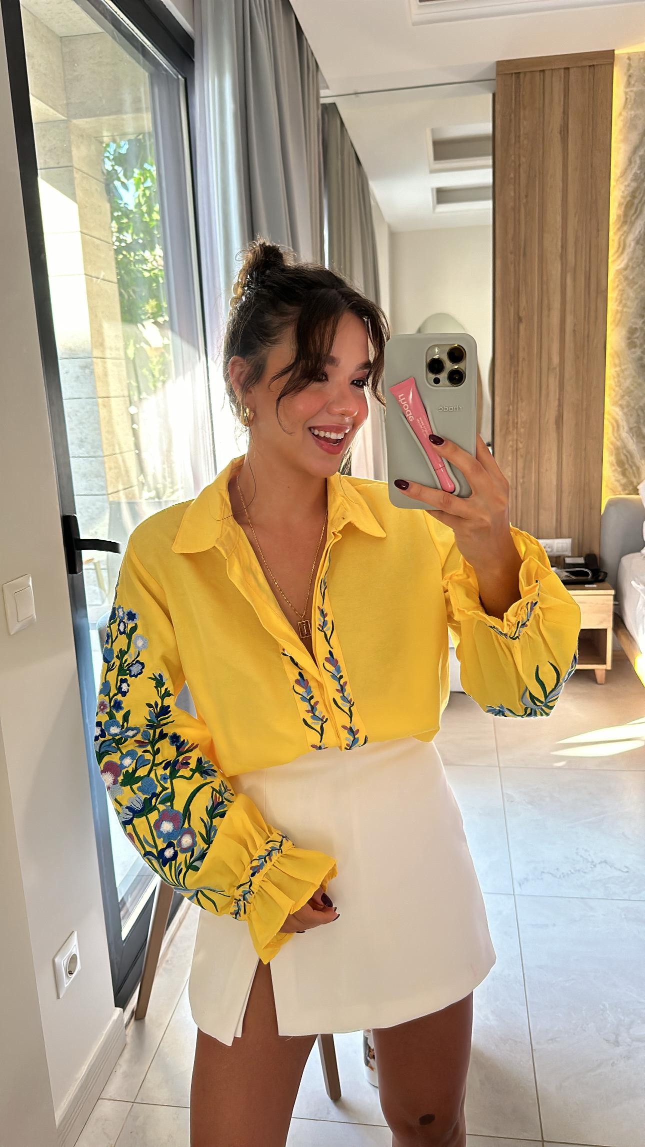 Sarı Çiçek İşlemeli Balon Kol Gömlek 