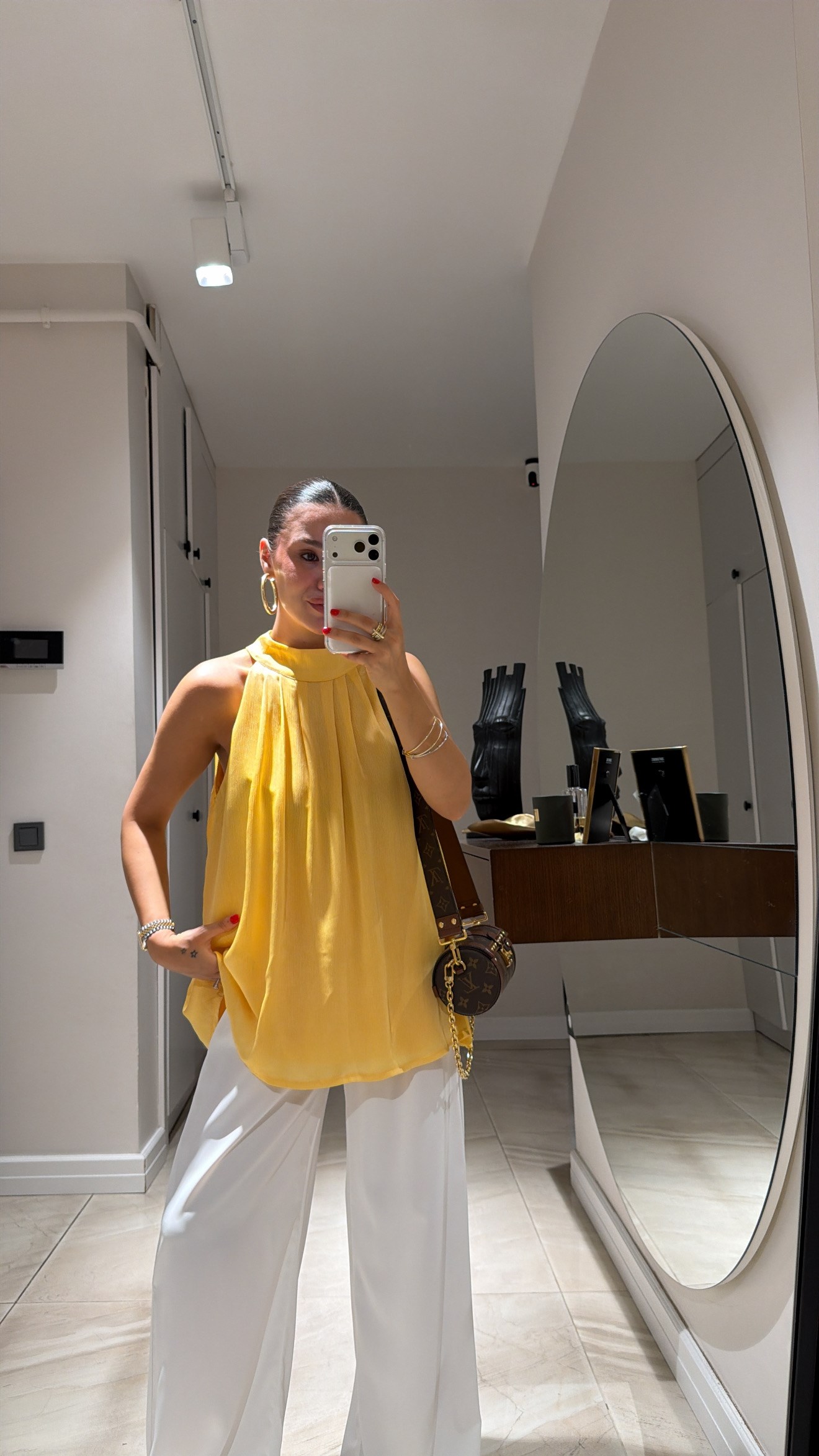Sarı Halter Yaka Astarlı Şifon Bluz