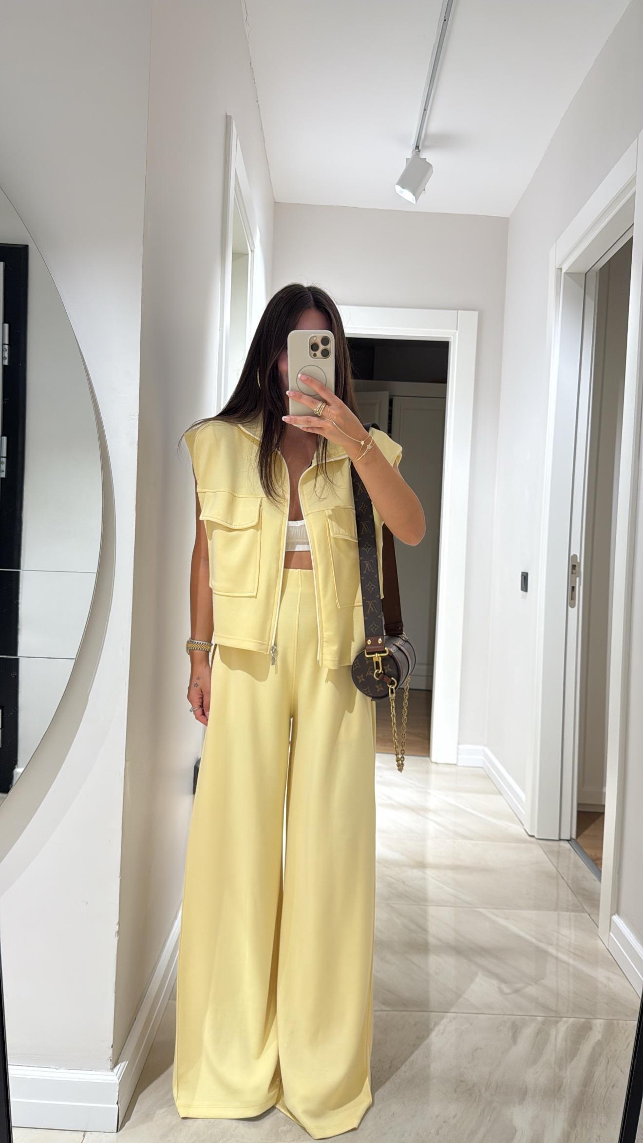 Sarı Ön Cep Detaylı Yelekli Modal Takım