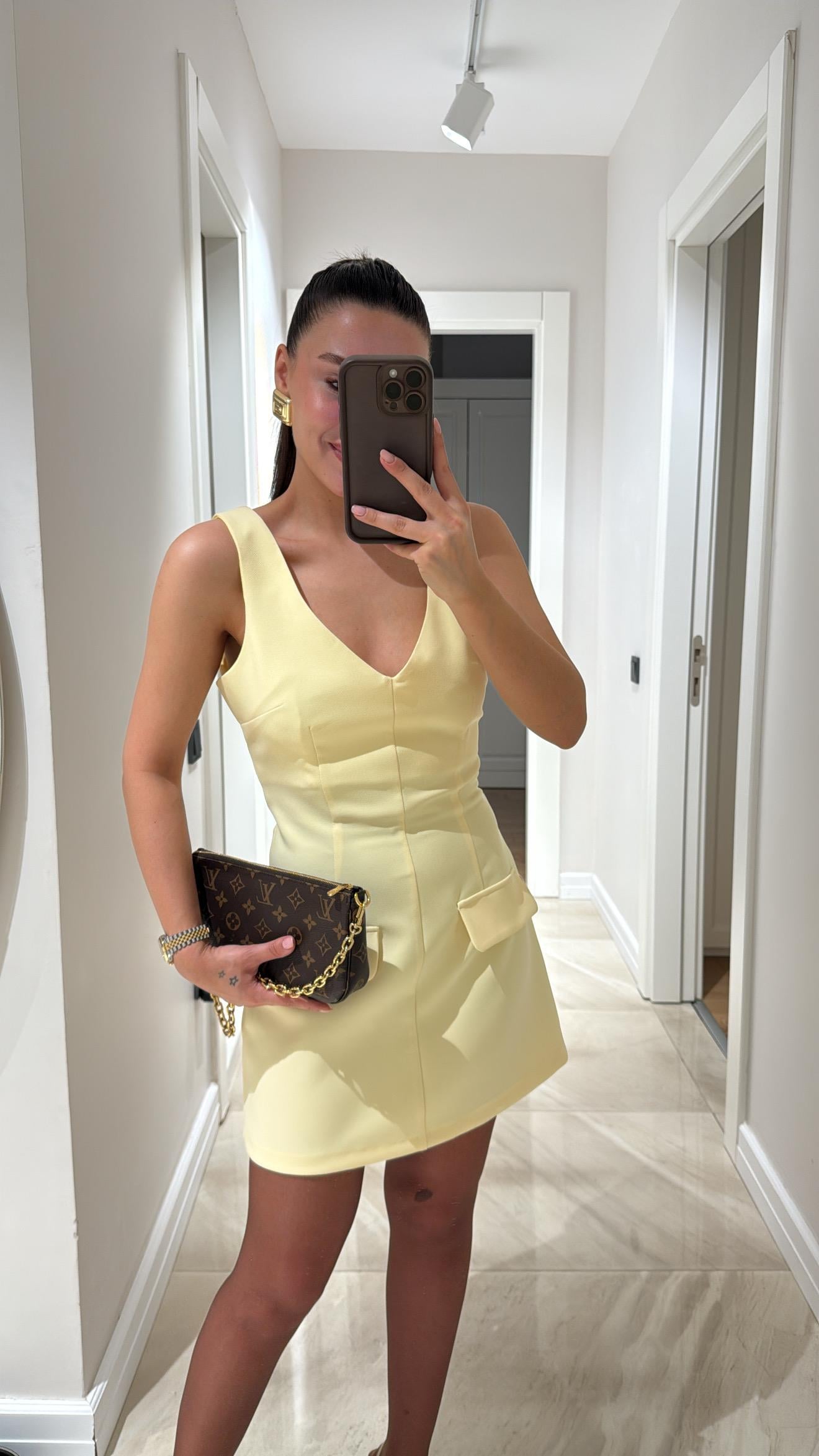 Sarı V Yaka Ön Cep Görünümlü Mini Elbise