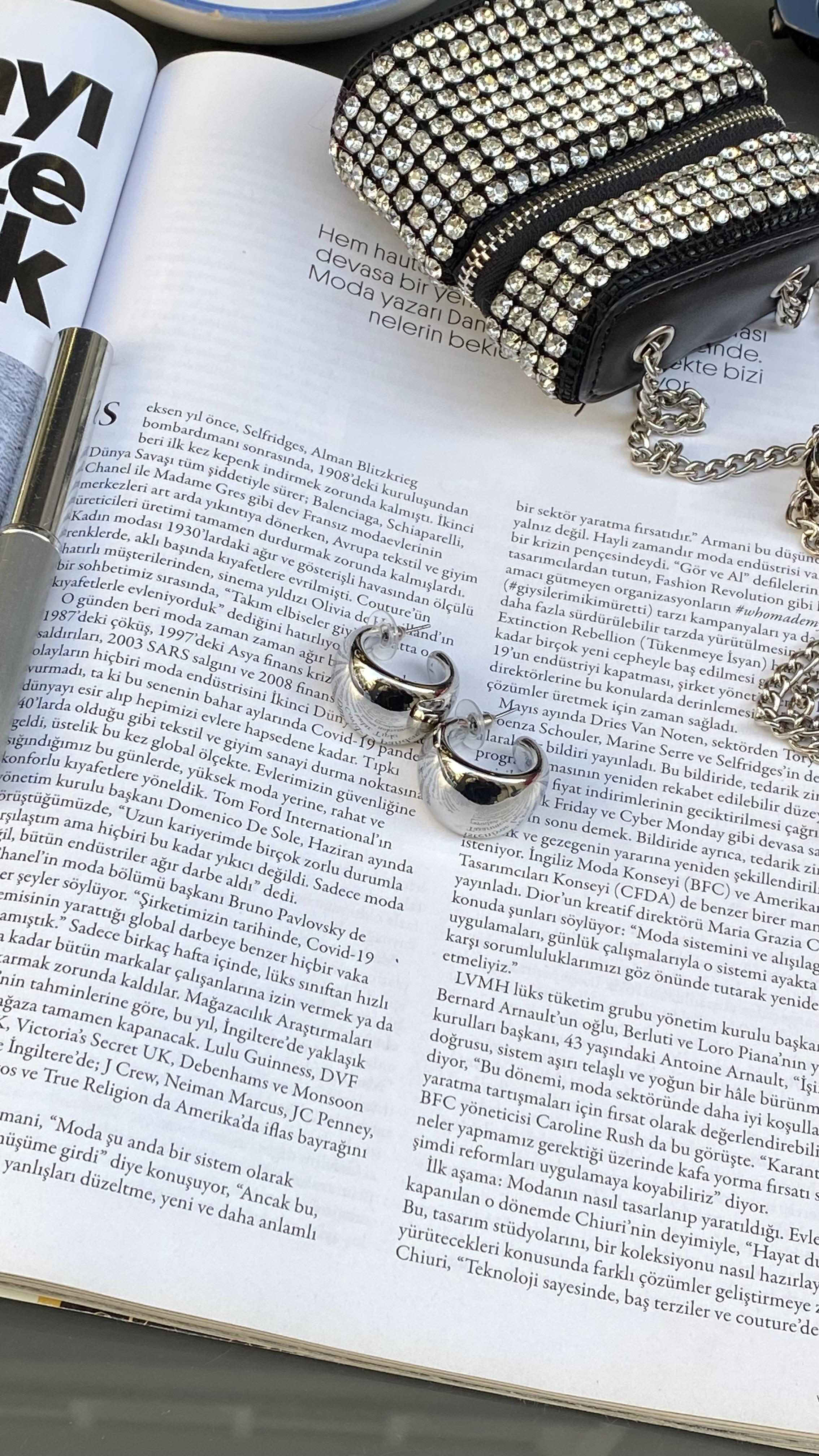 Silver Bombeli C Şekli Küpe 