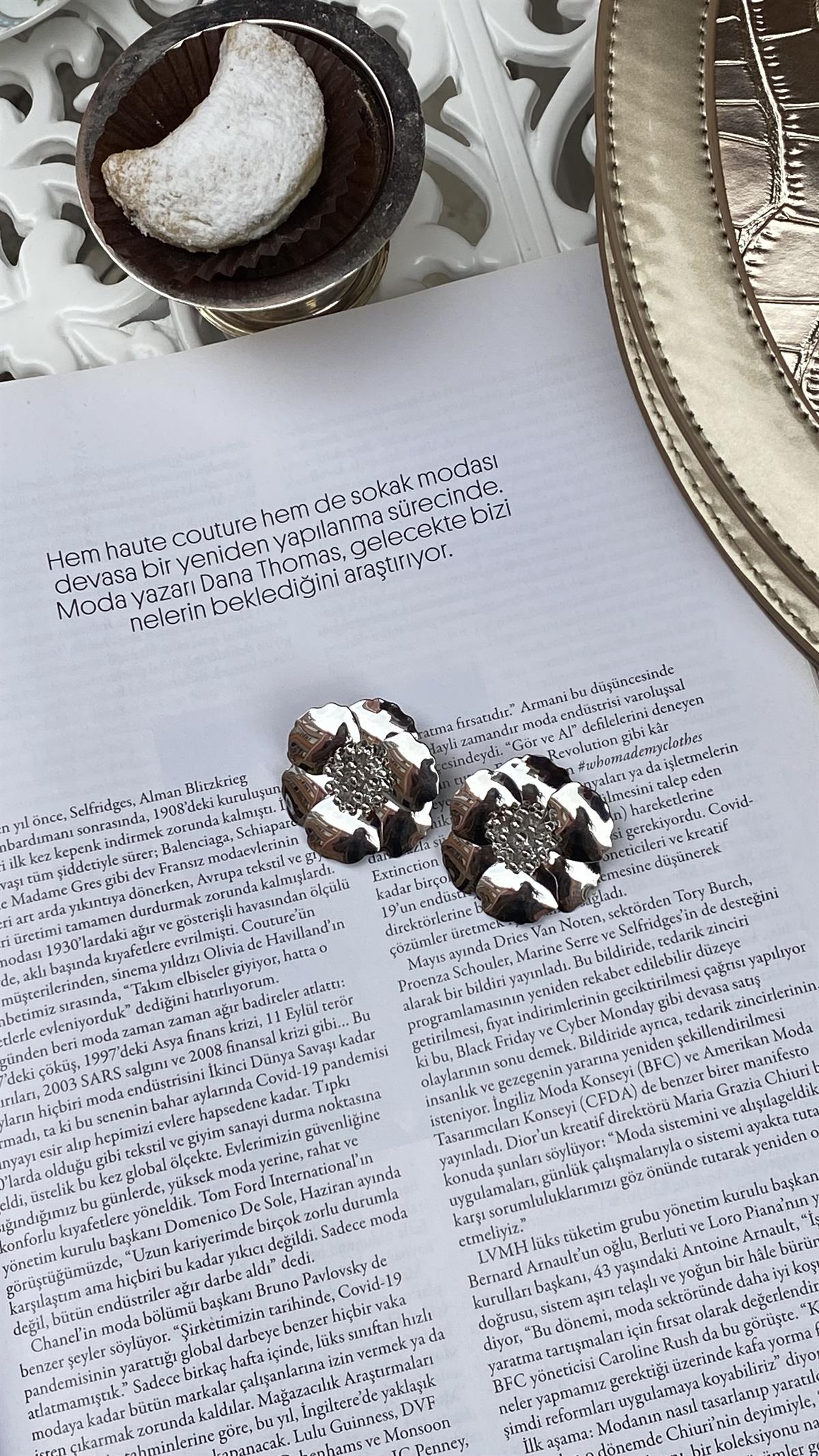 Silver Çiçek Model Küpe 