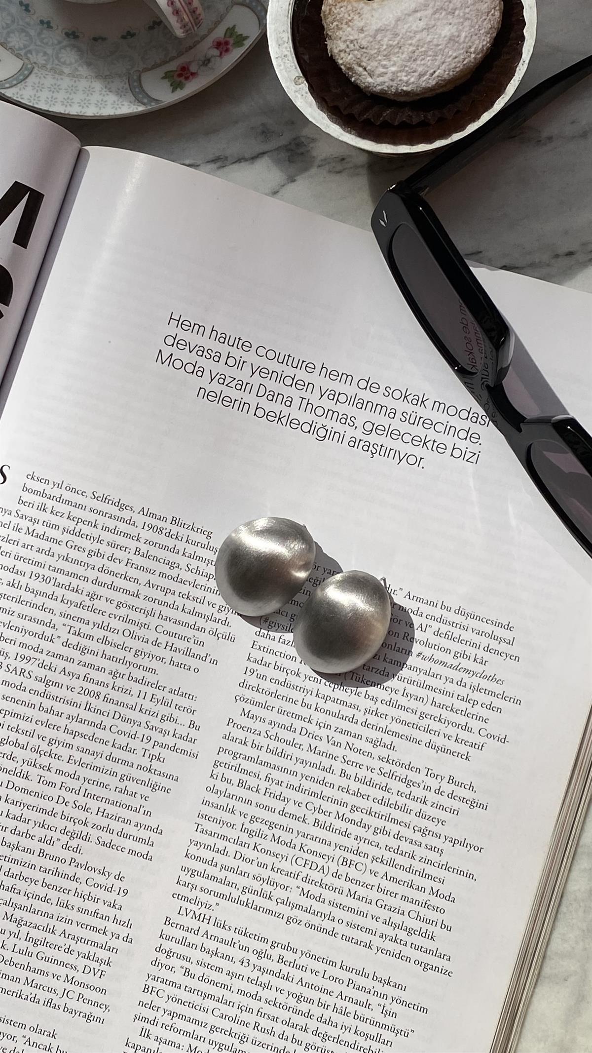 Silver Dolgulu Oval Küpe