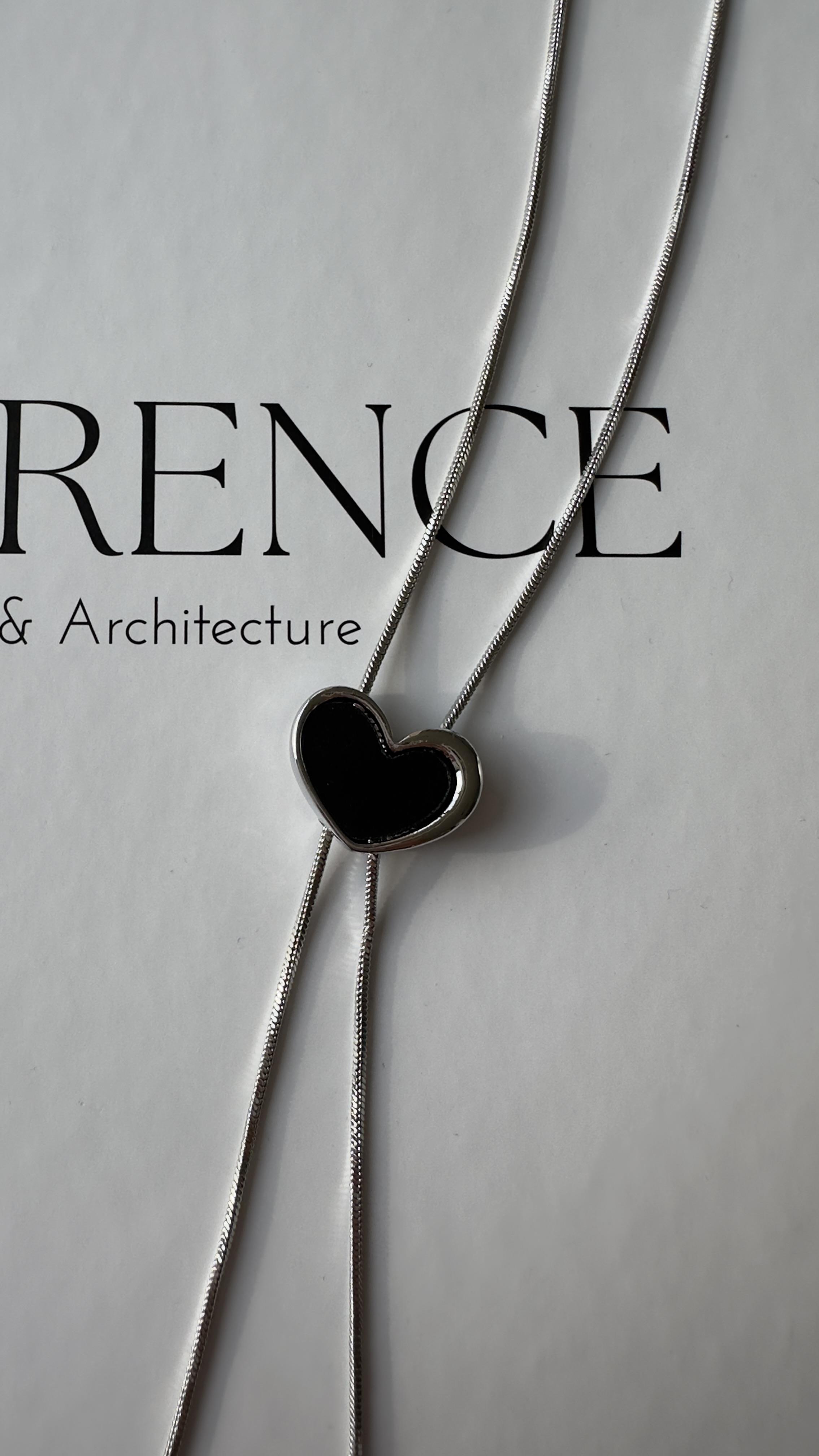 Silver Siyah Kalp Detaylı Asansörlü Kolye