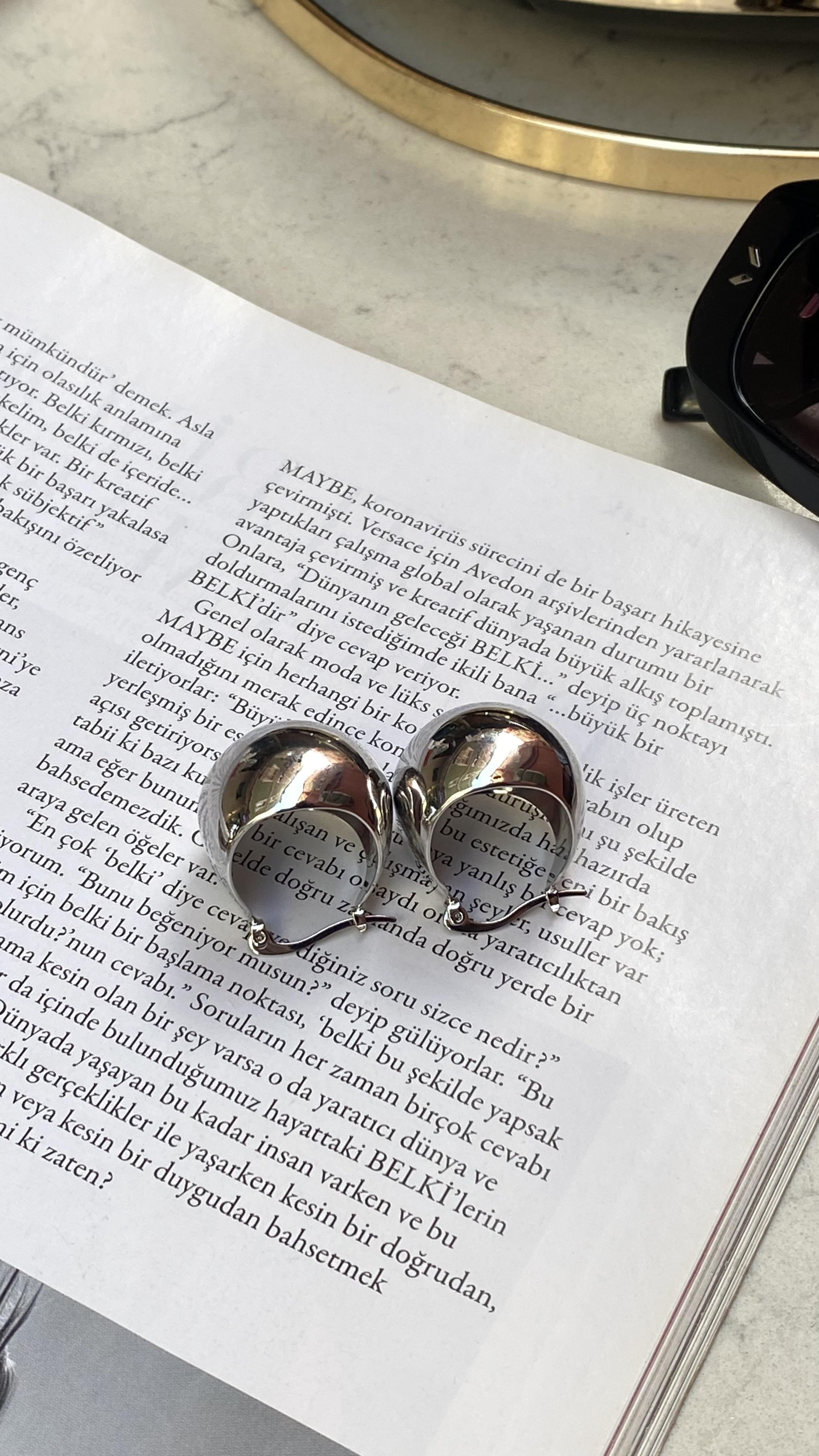 Silver Yan Düz Büyük Yuvarlak Bombeli Küpe